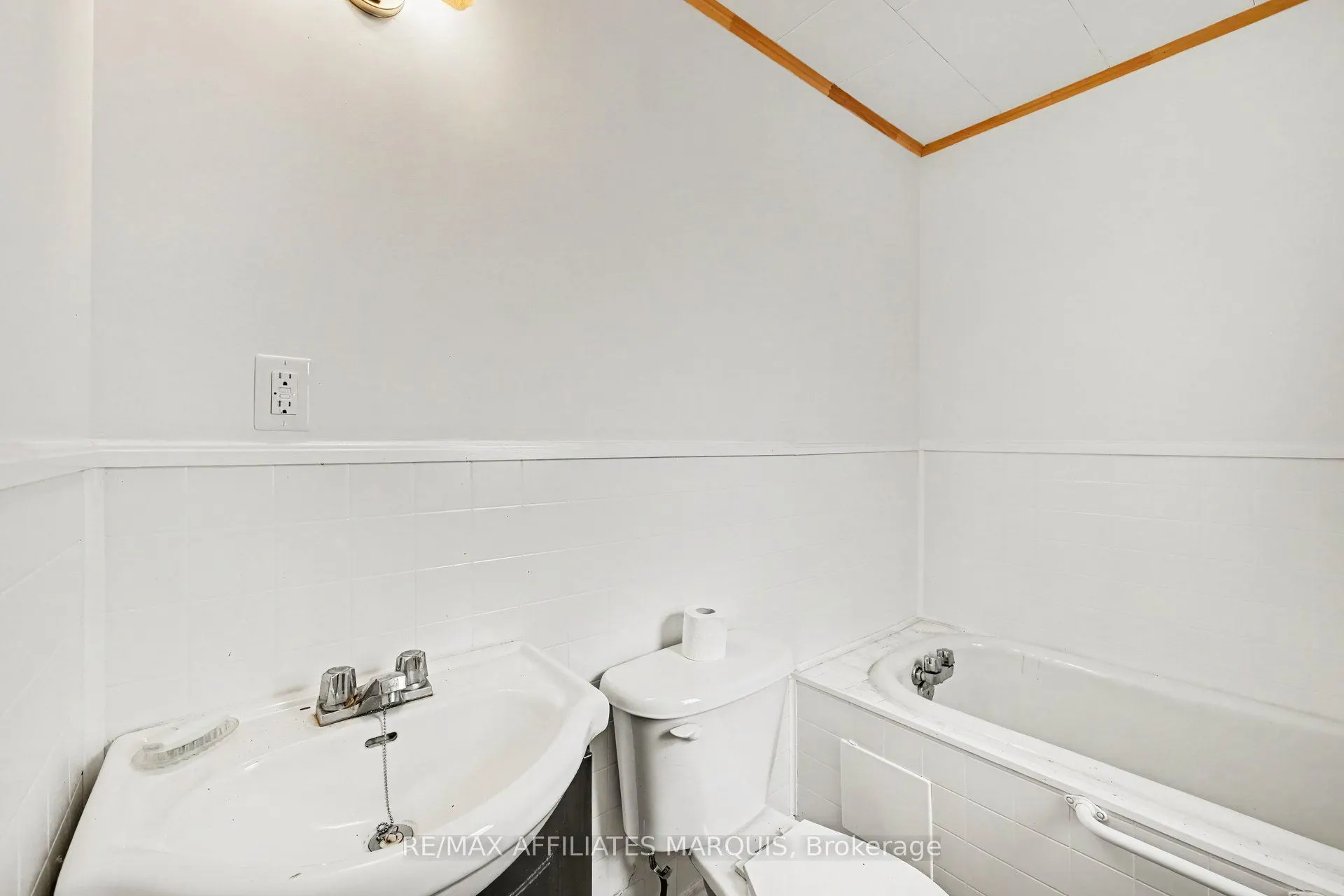 19 Churchill Crescent
