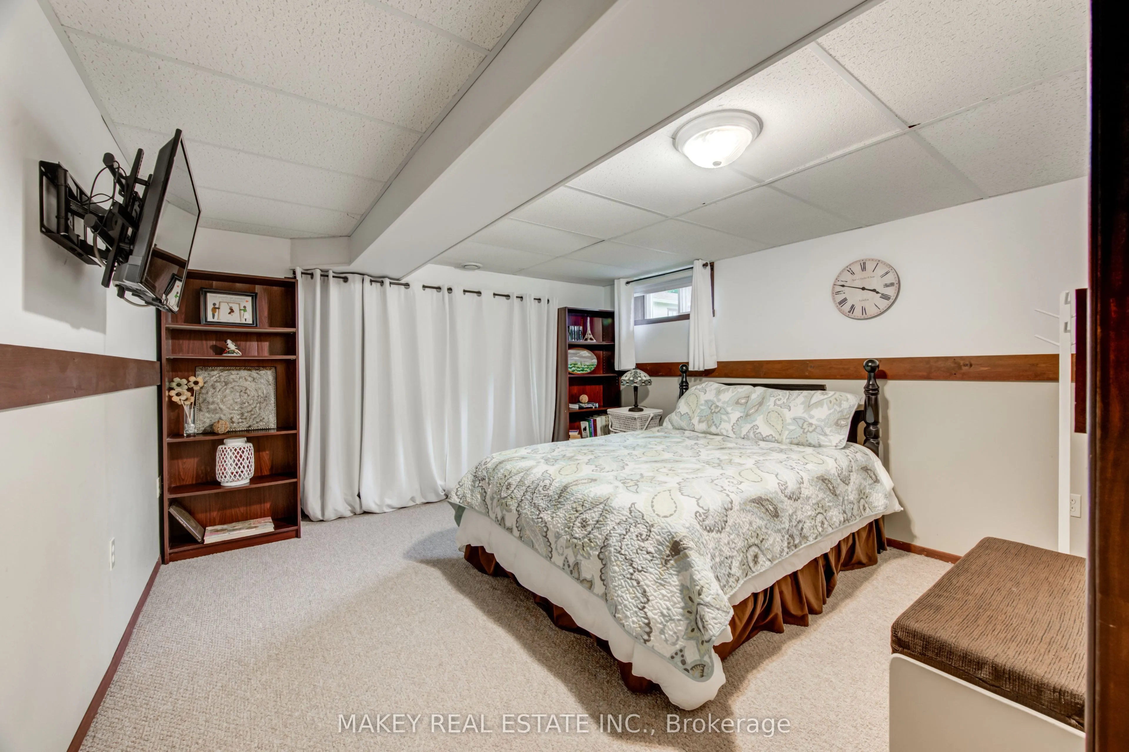 297 Main Street W