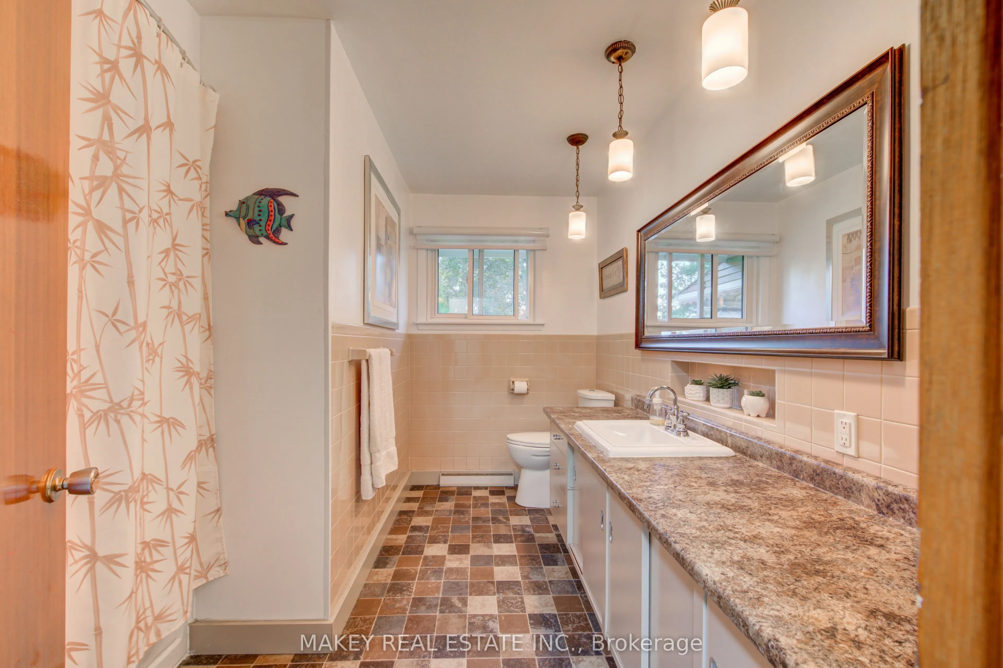 297 Main Street W