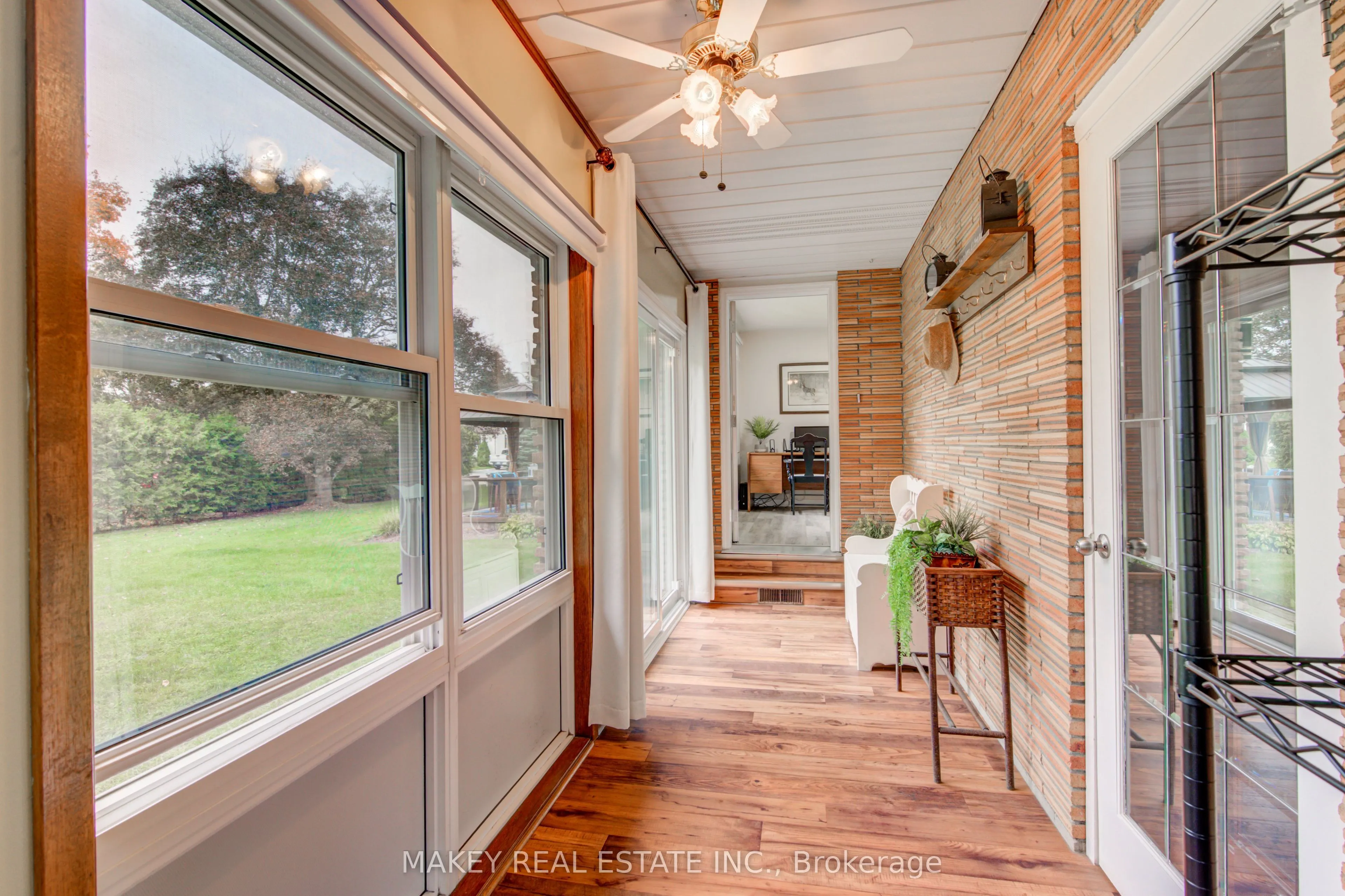 297 Main Street W