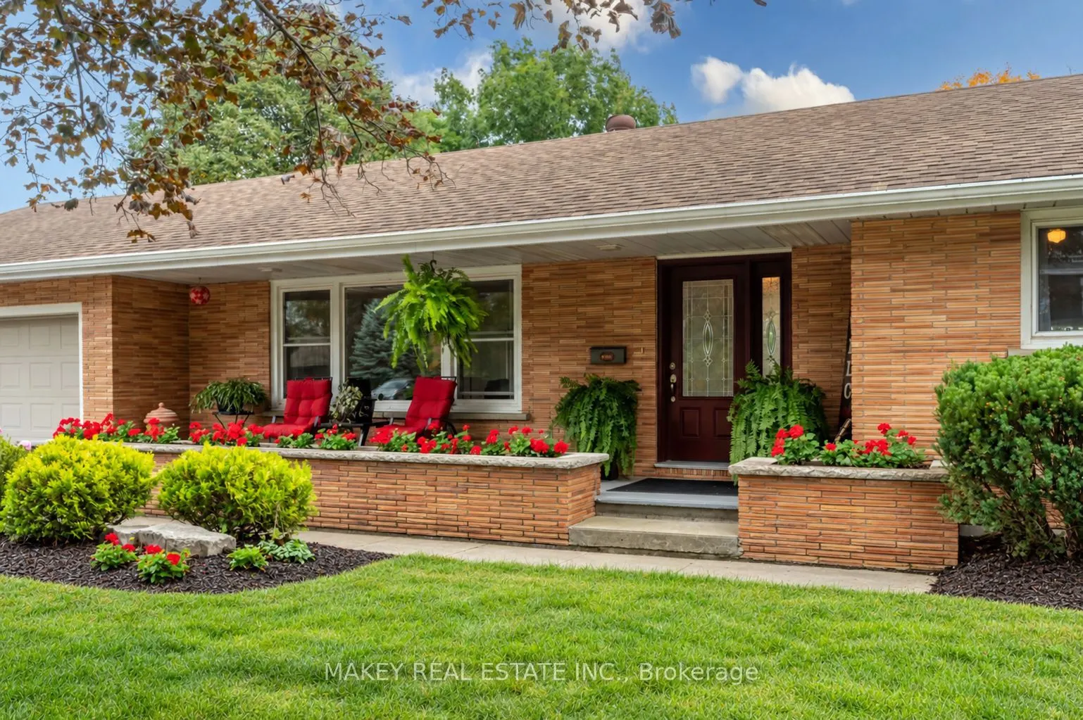 297 Main Street W
