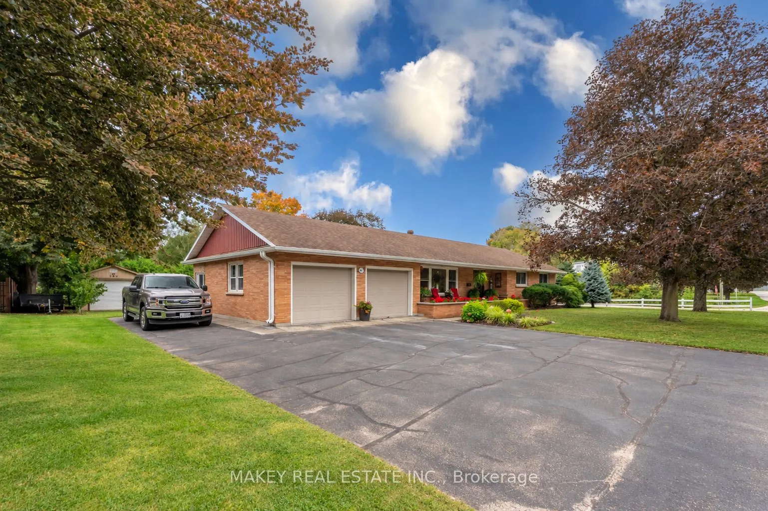 297 Main Street W