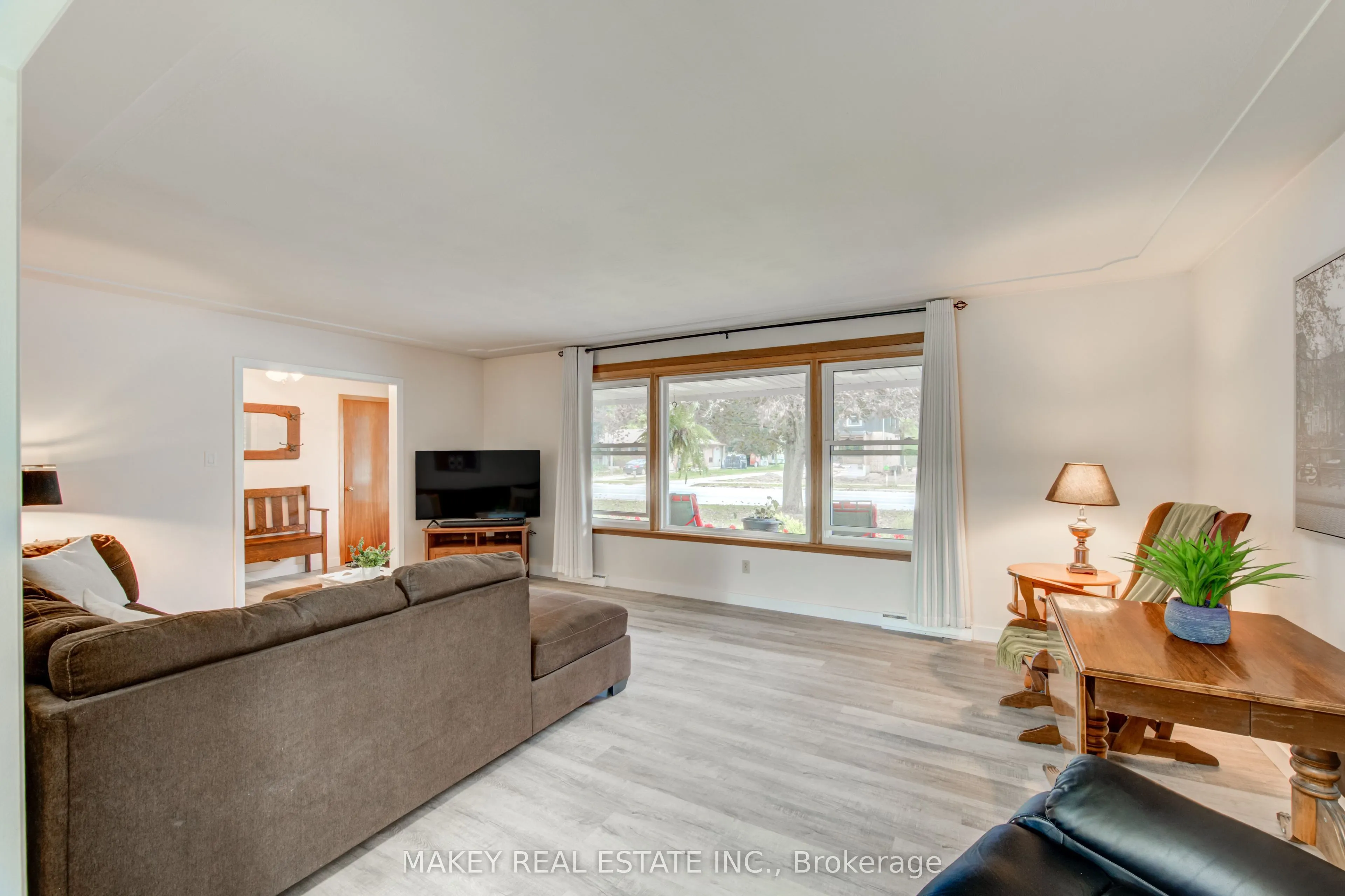 297 Main Street W
