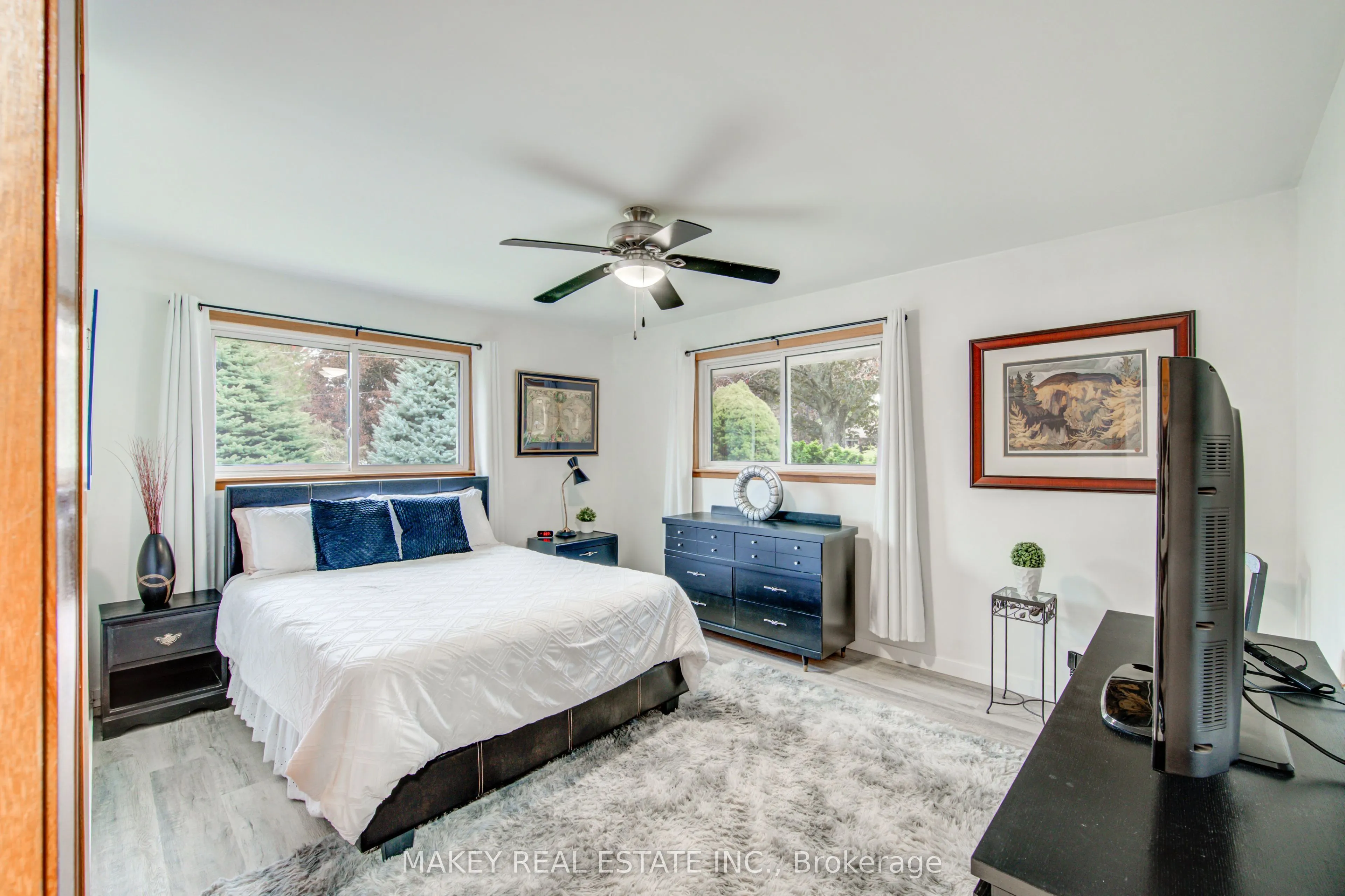 297 Main Street W