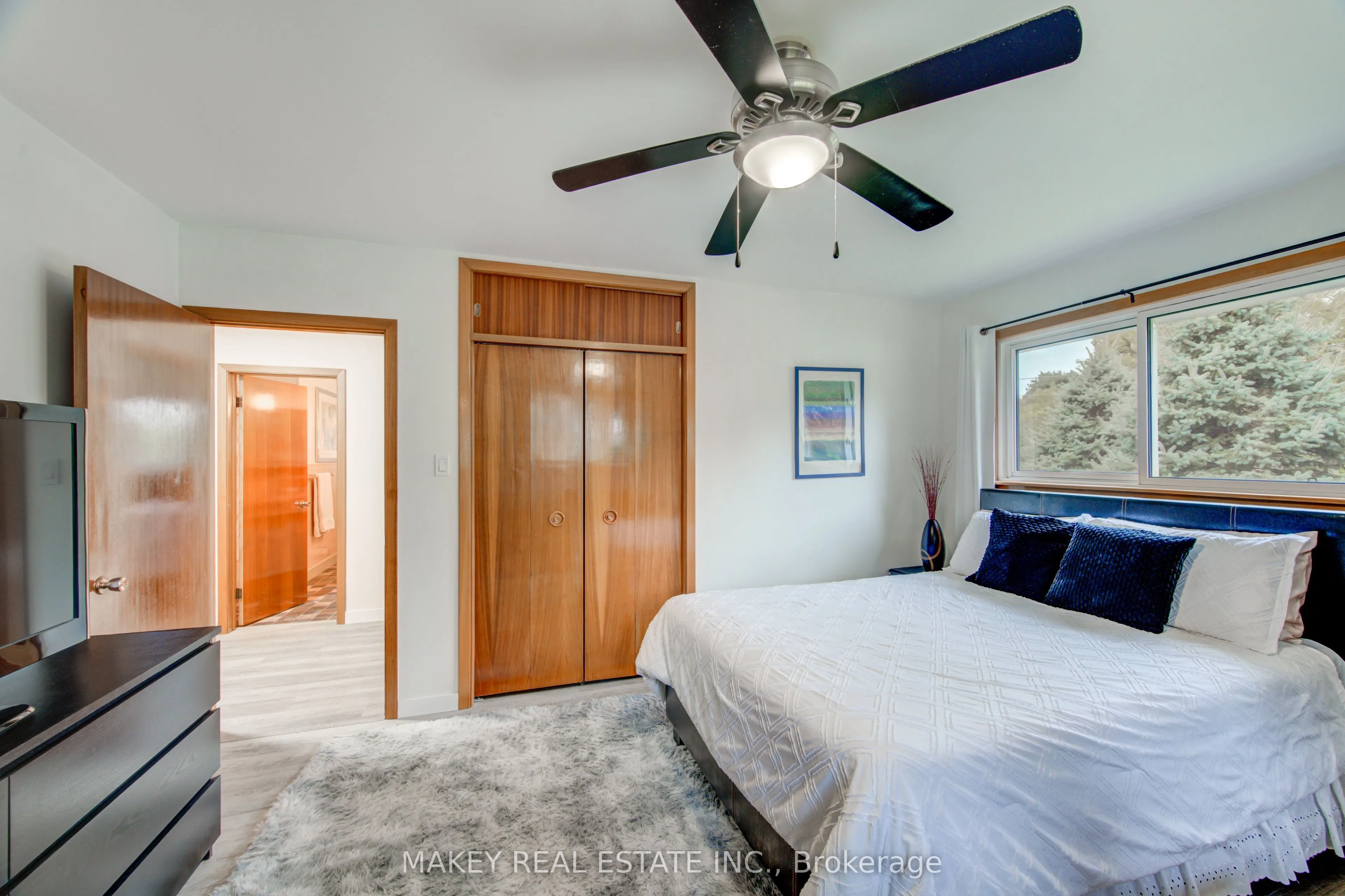 297 Main Street W