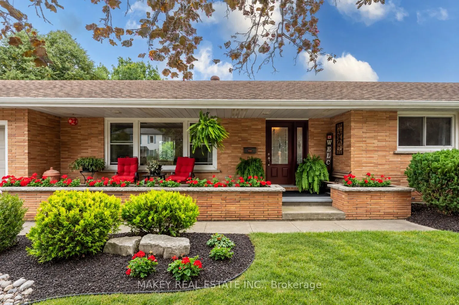 297 Main Street W