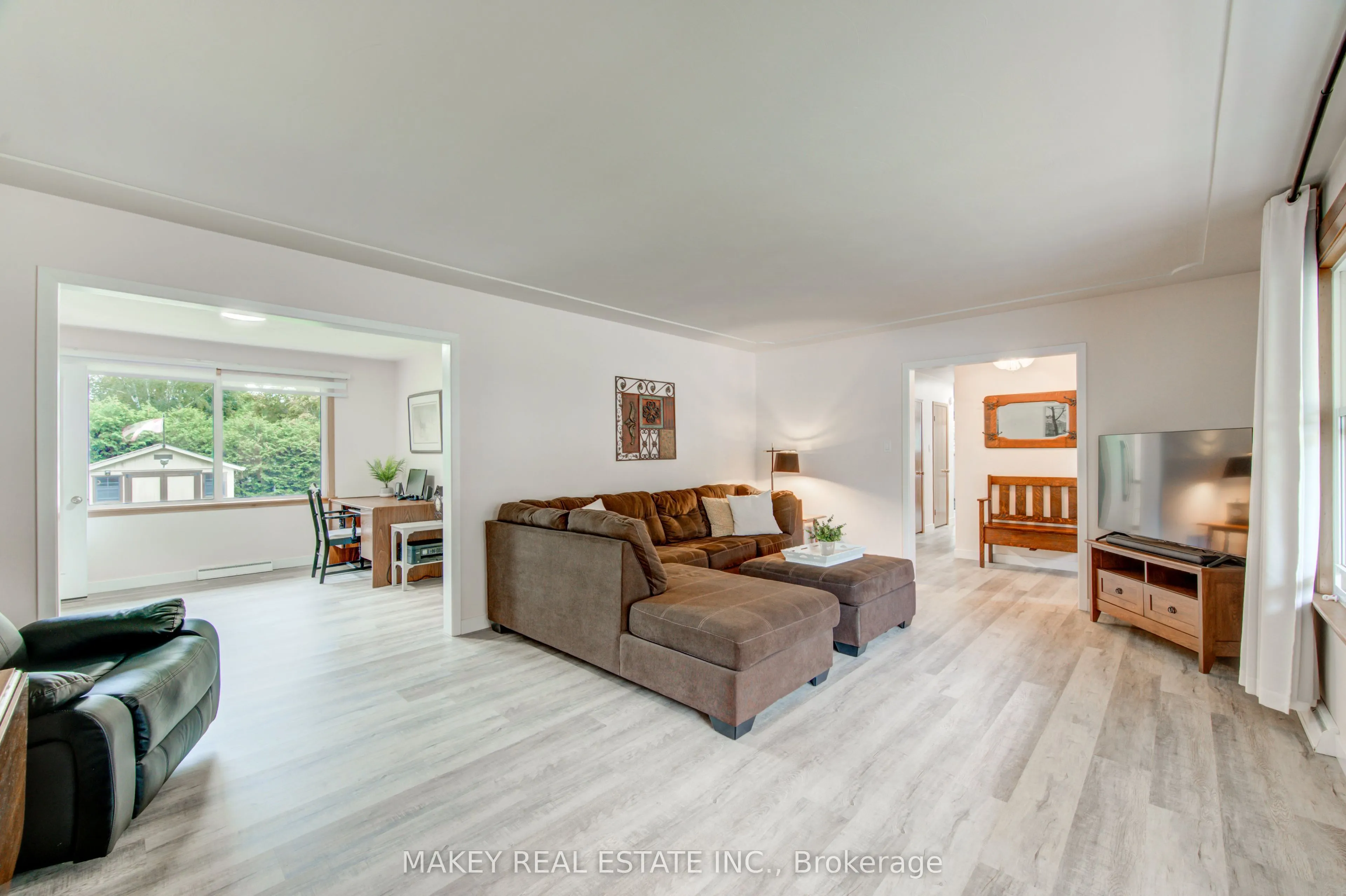 297 Main Street W