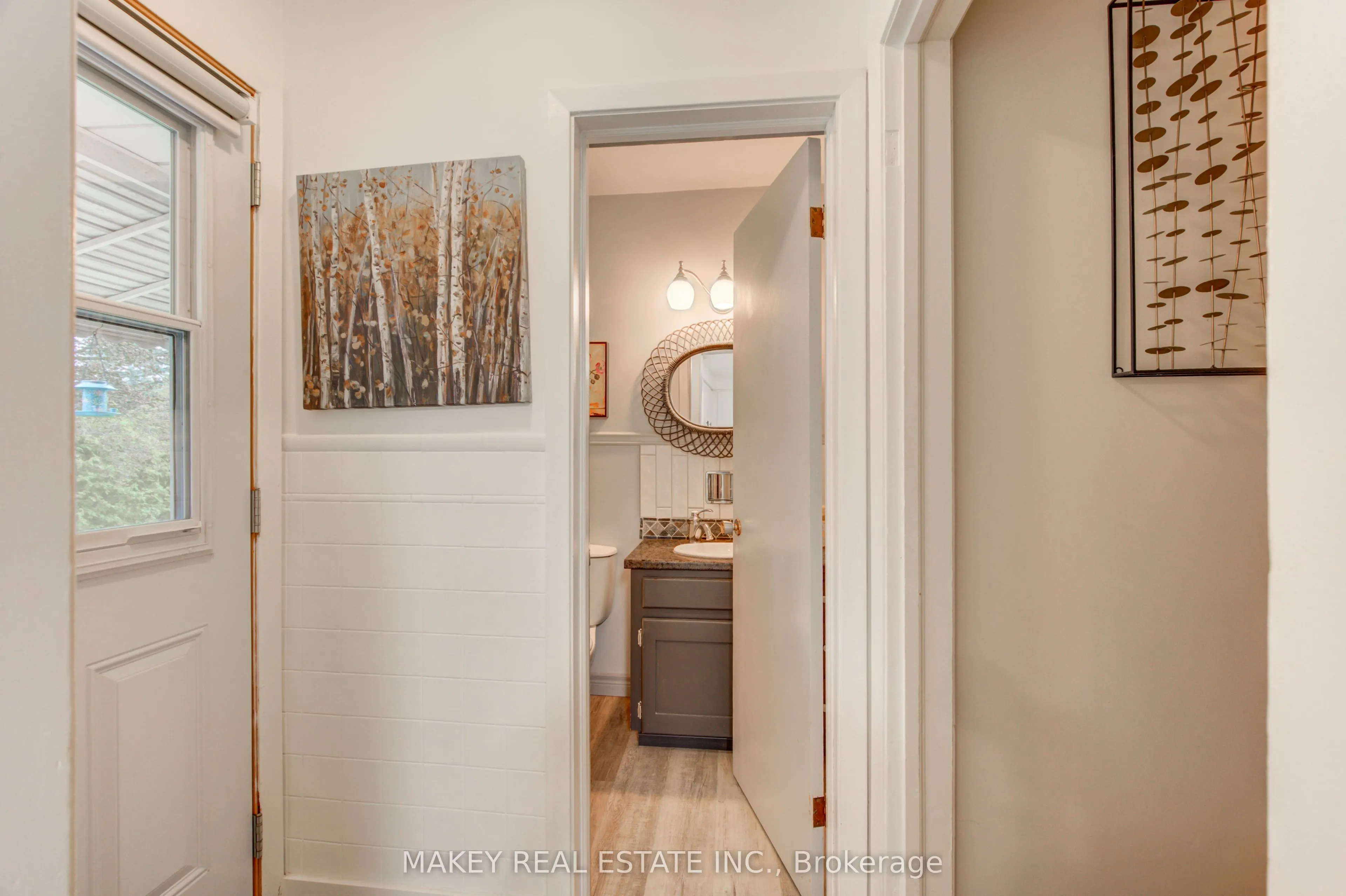 297 Main Street W