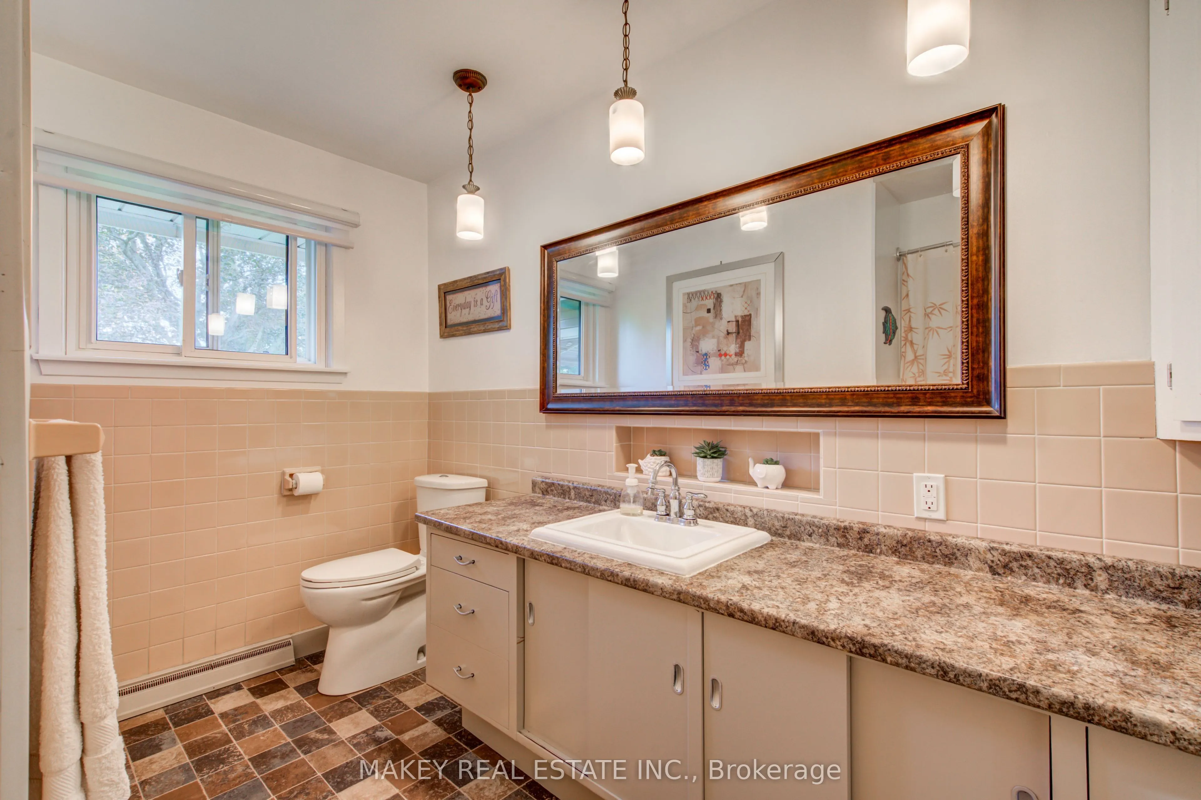 297 Main Street W