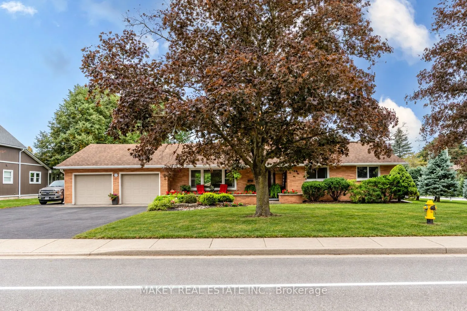 297 Main Street W