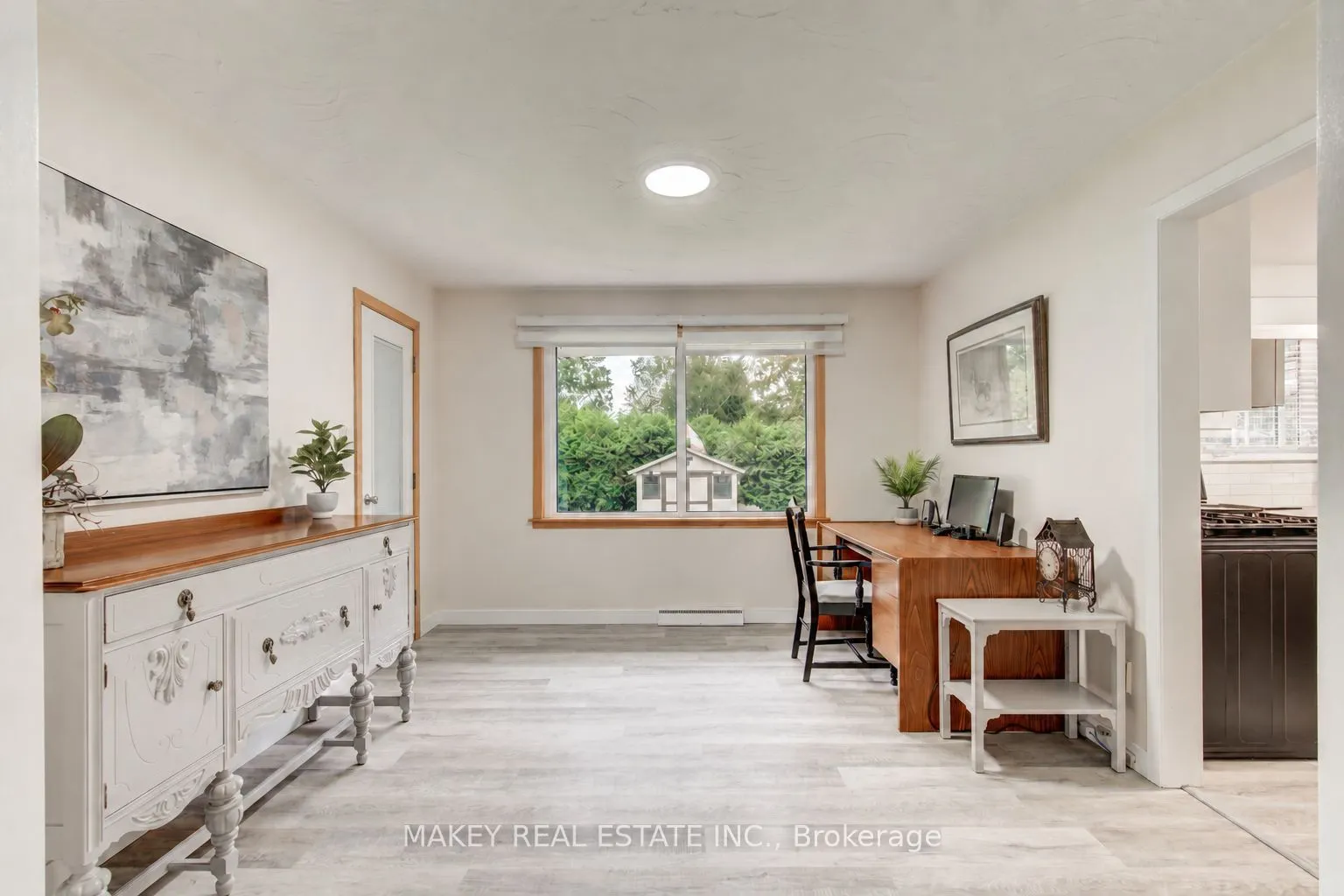 297 Main Street W