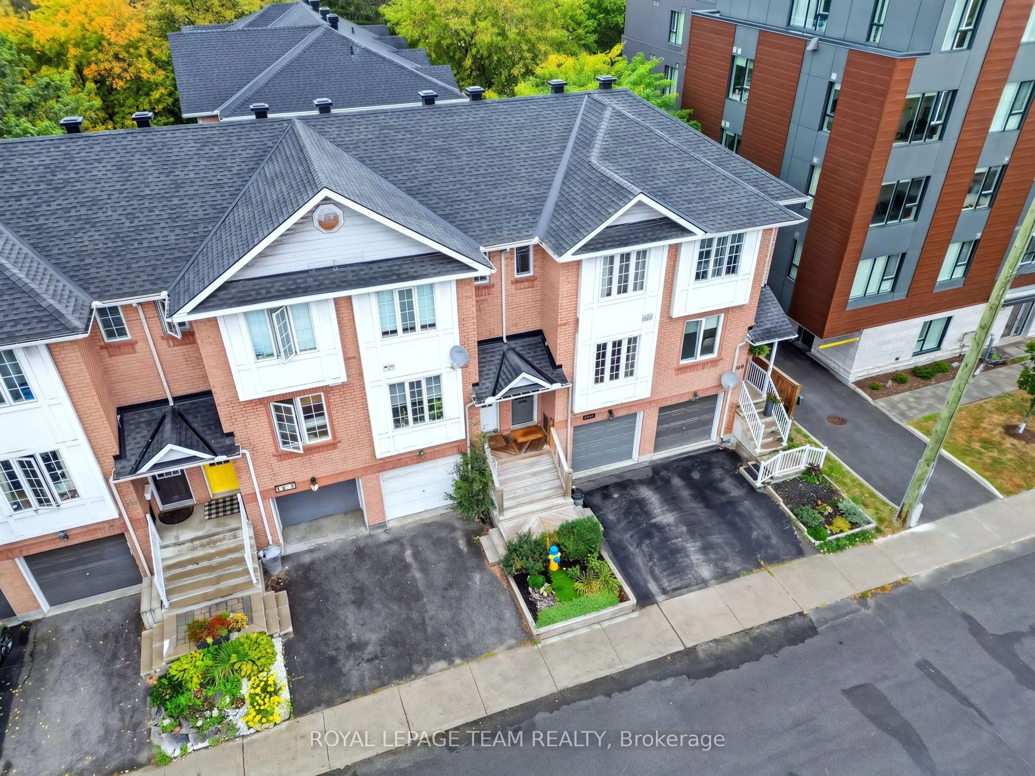 13 Robinson Avenue #11
