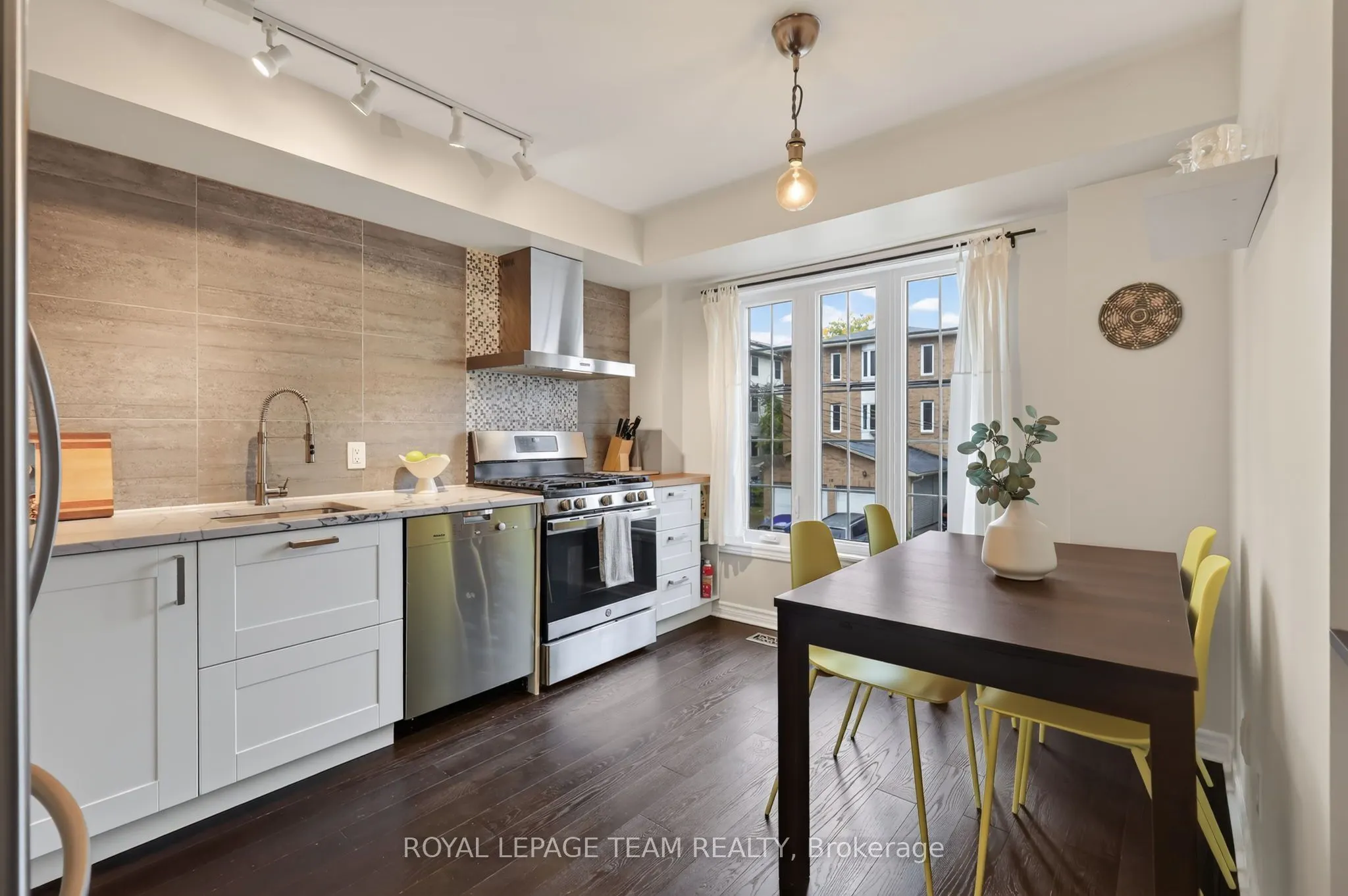 13 Robinson Avenue #11