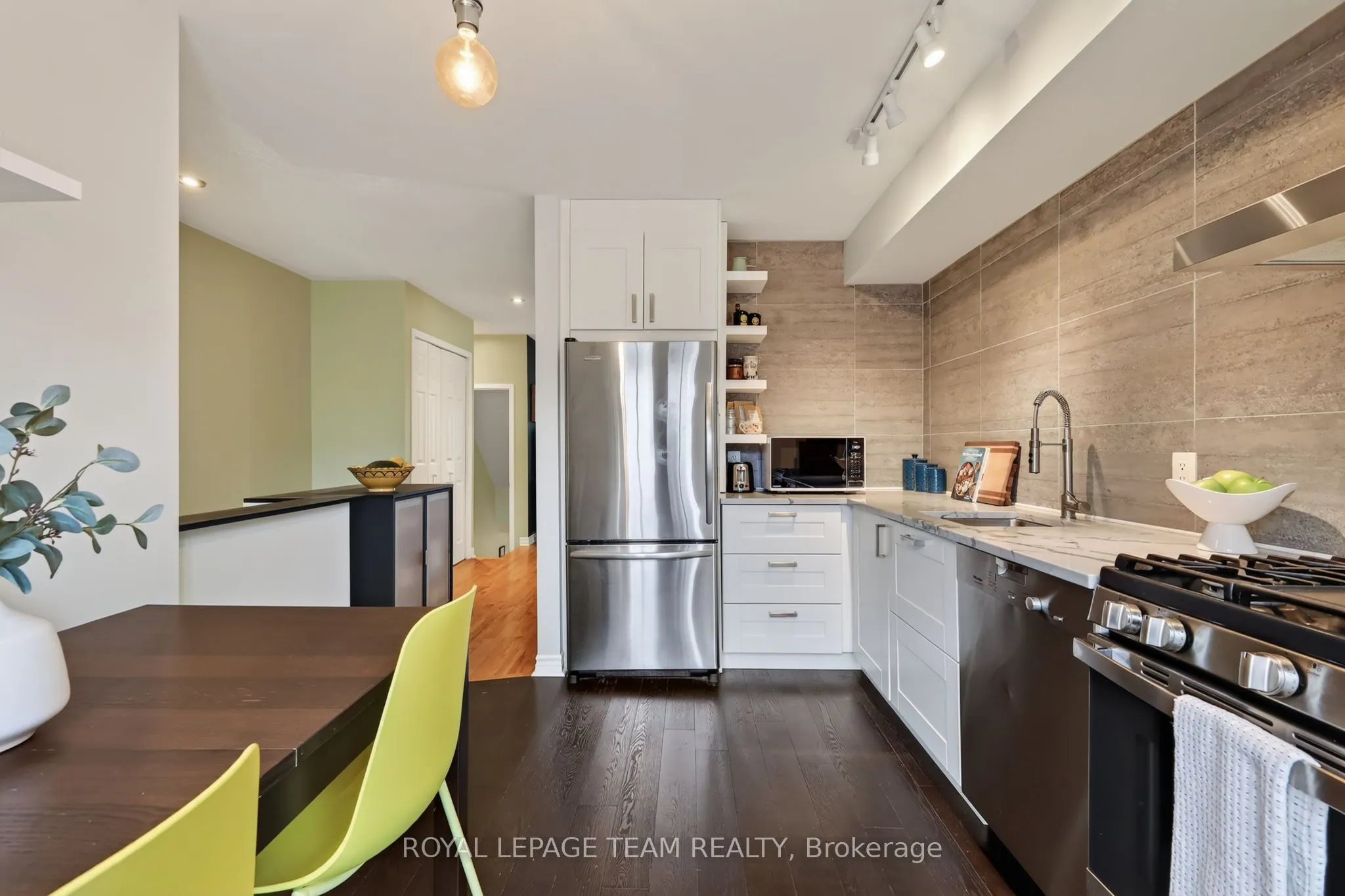 13 Robinson Avenue #11