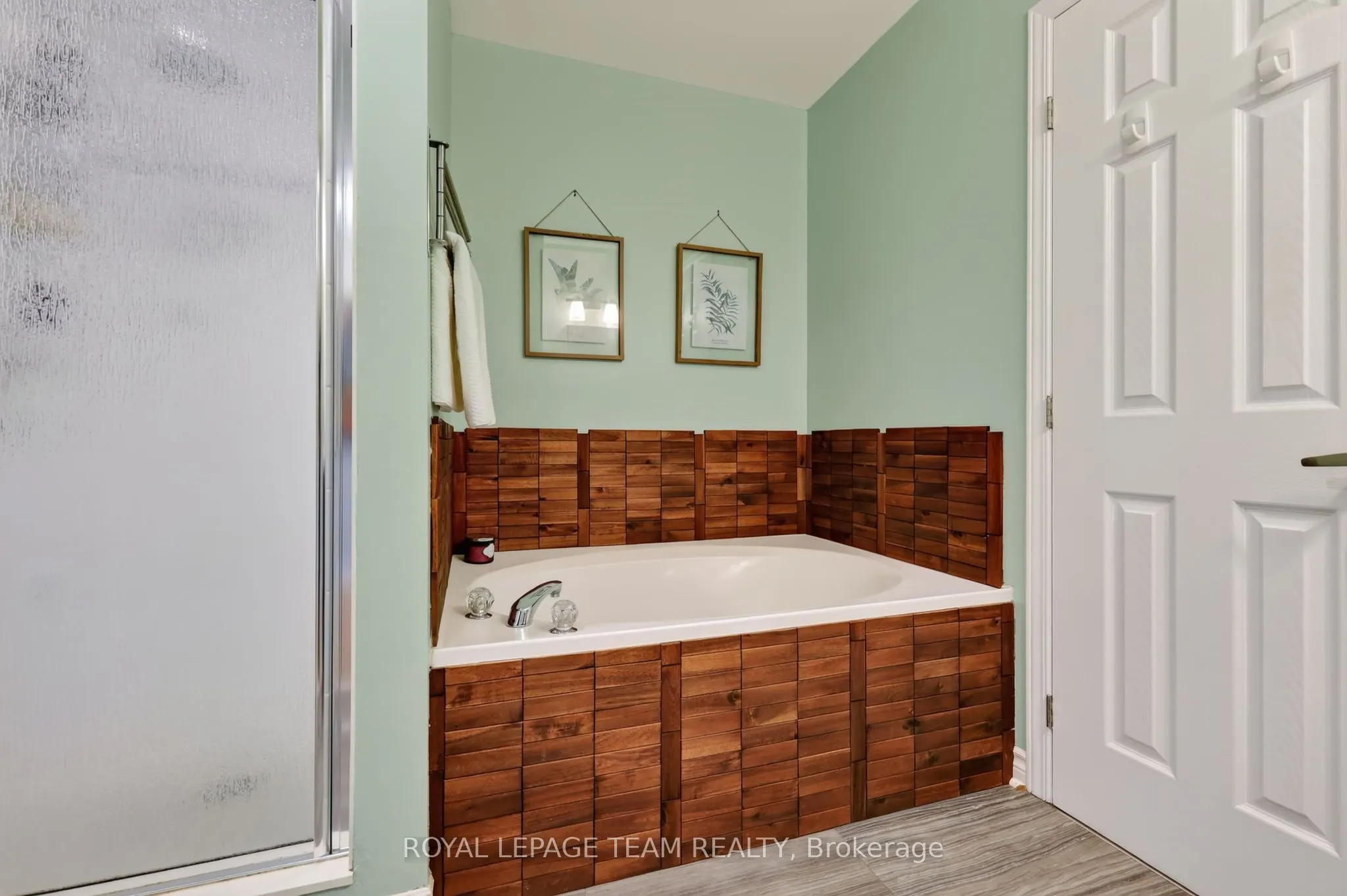 13 Robinson Avenue #11