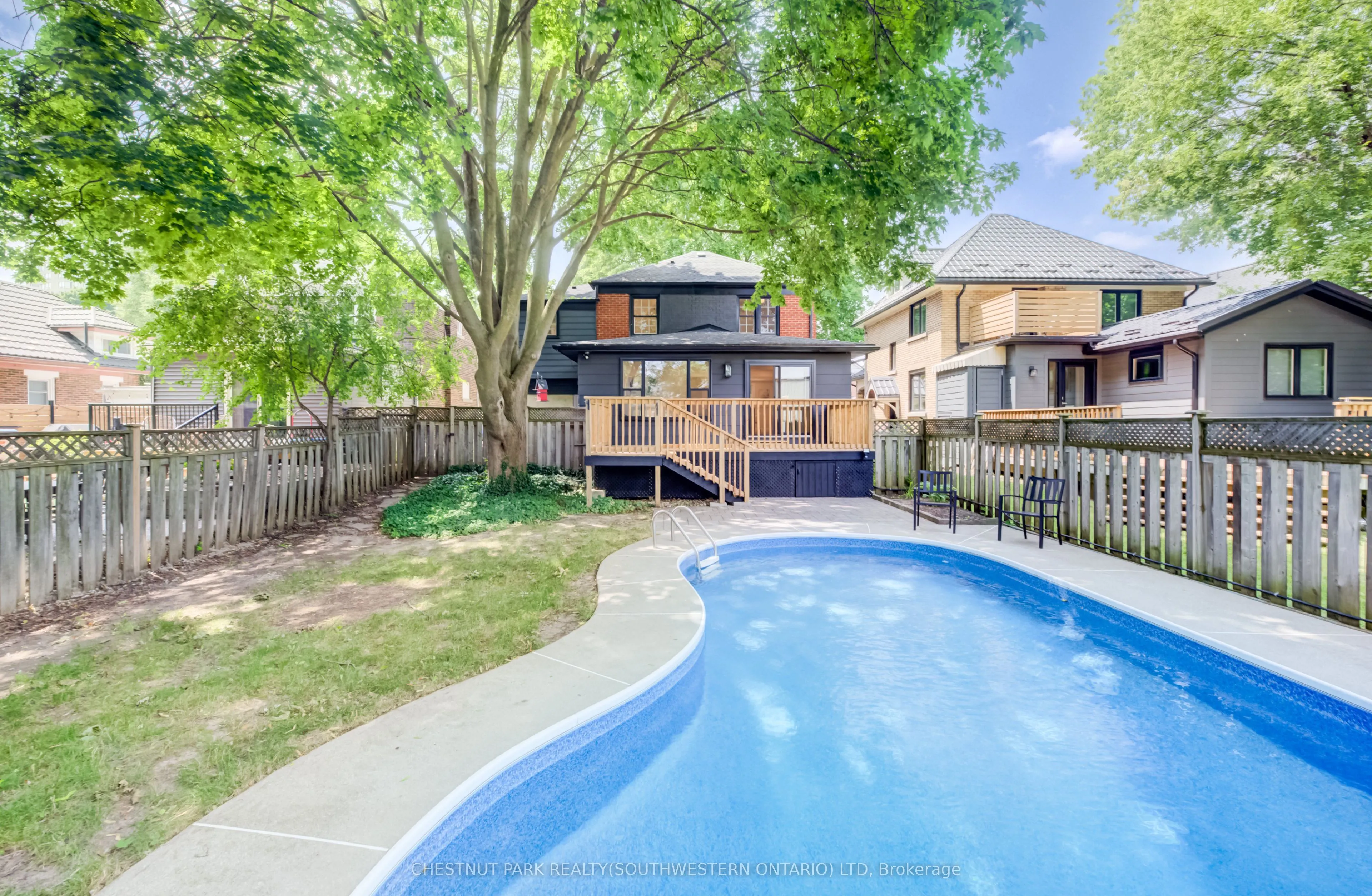 34 Moore Avenue N