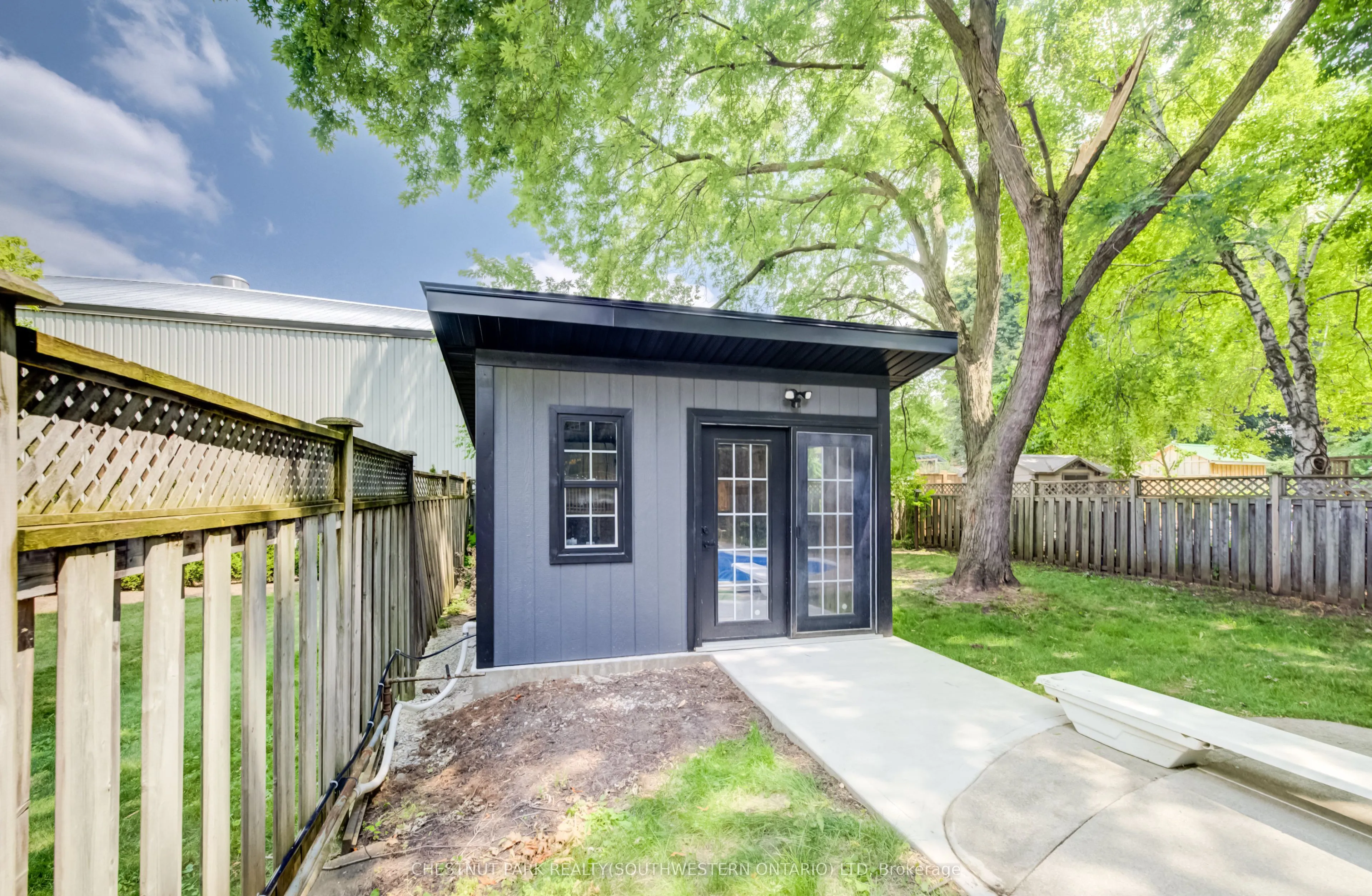 34 Moore Avenue N