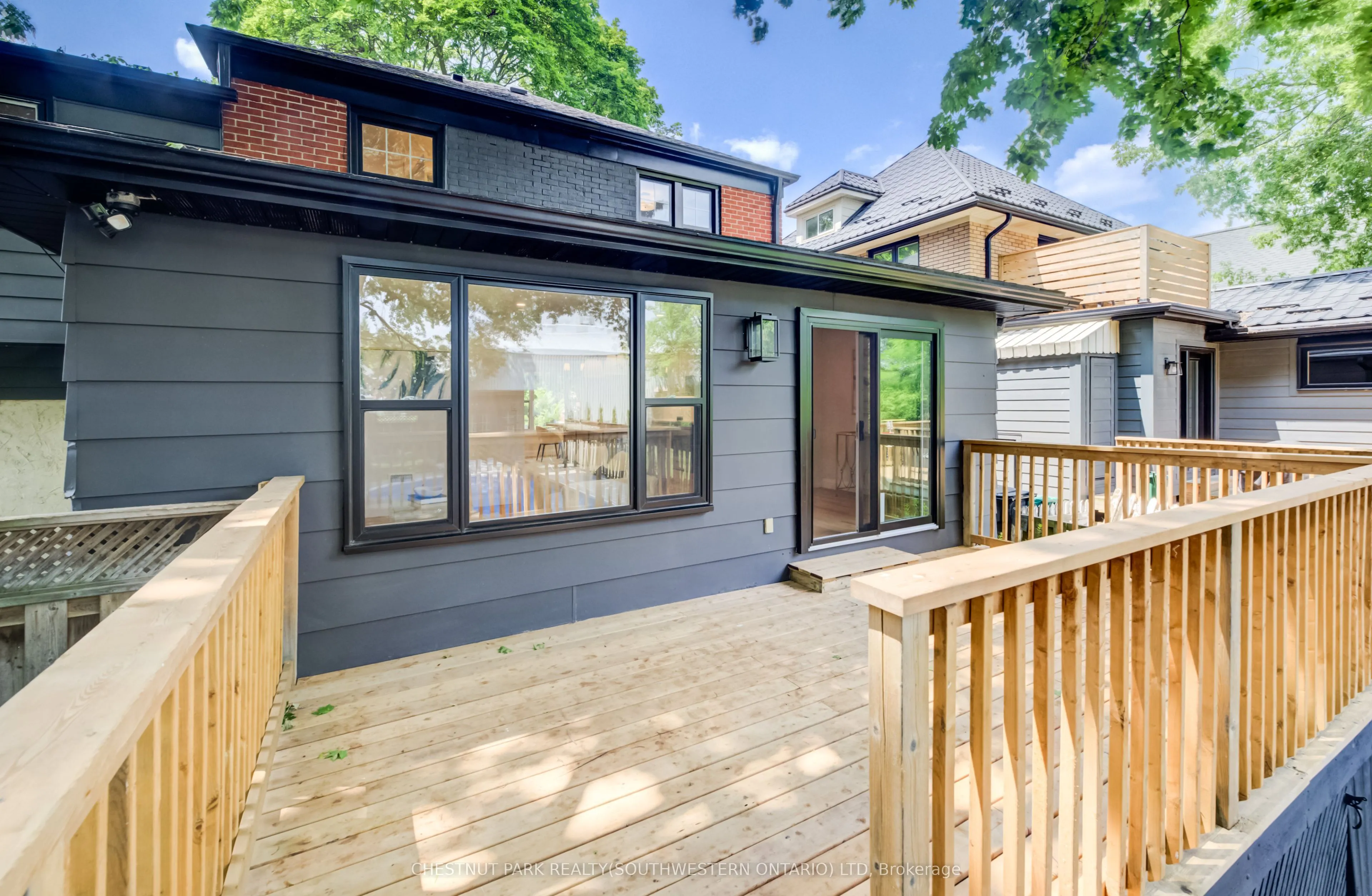 34 Moore Avenue N