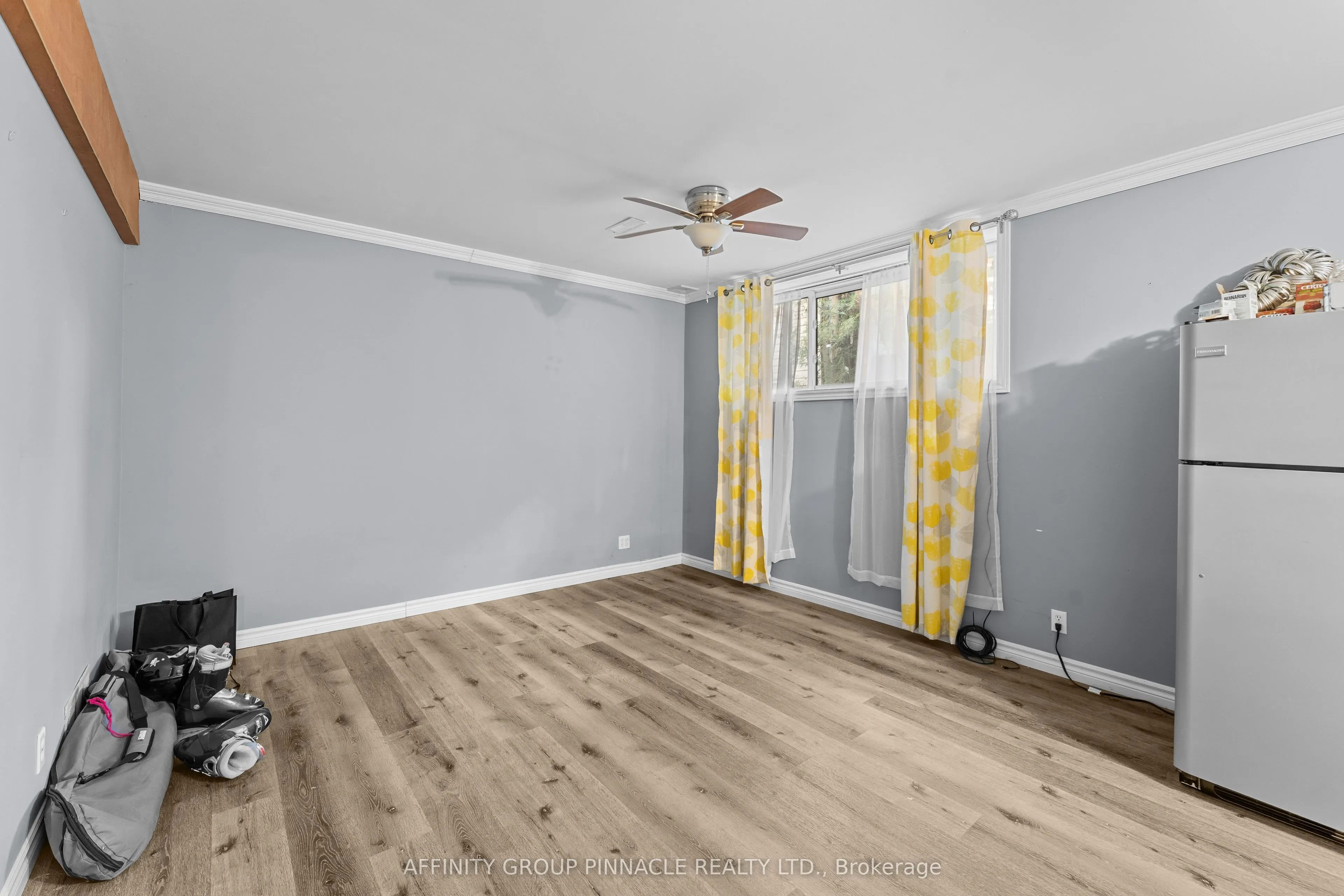 21 Alma Street N