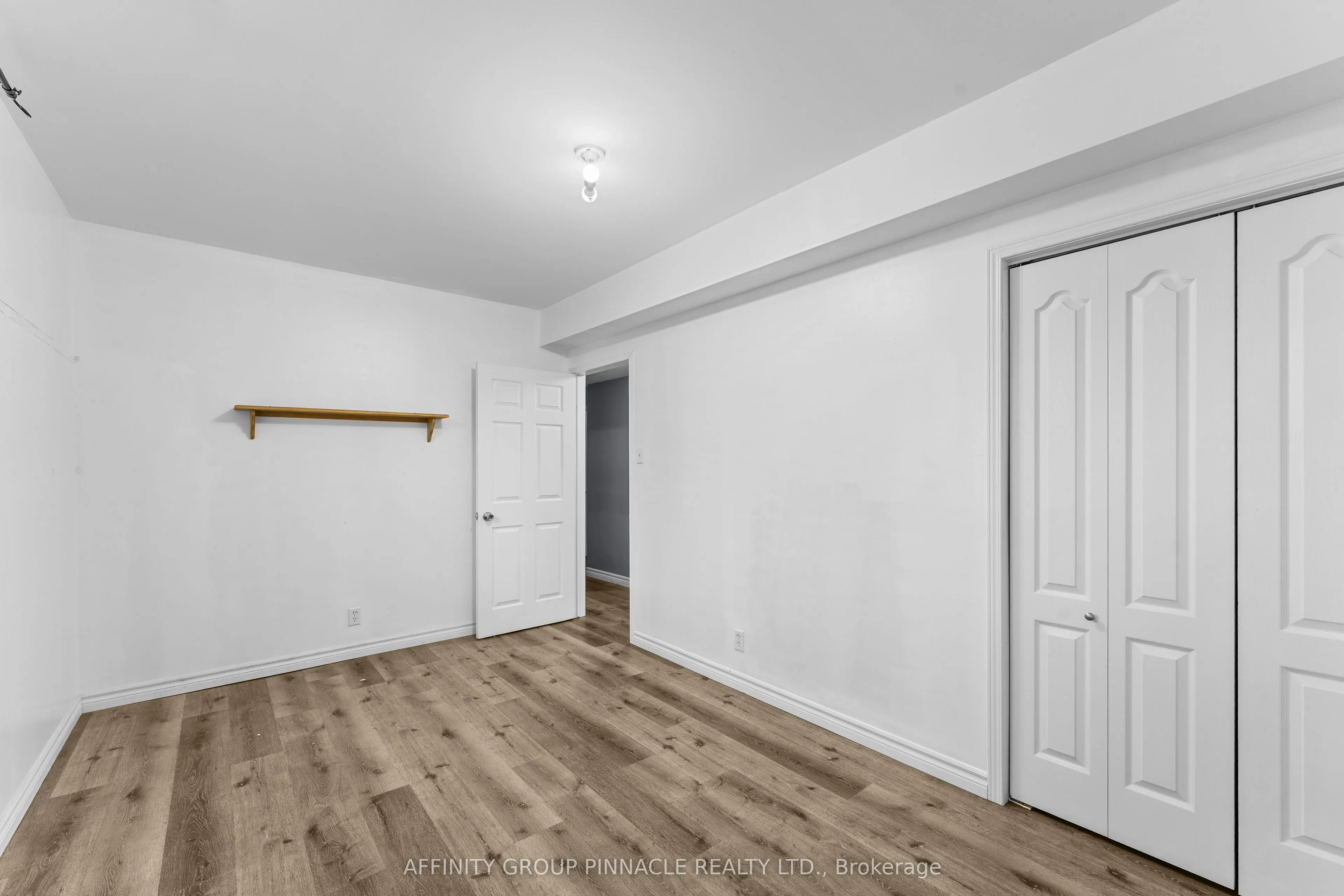 21 Alma Street N