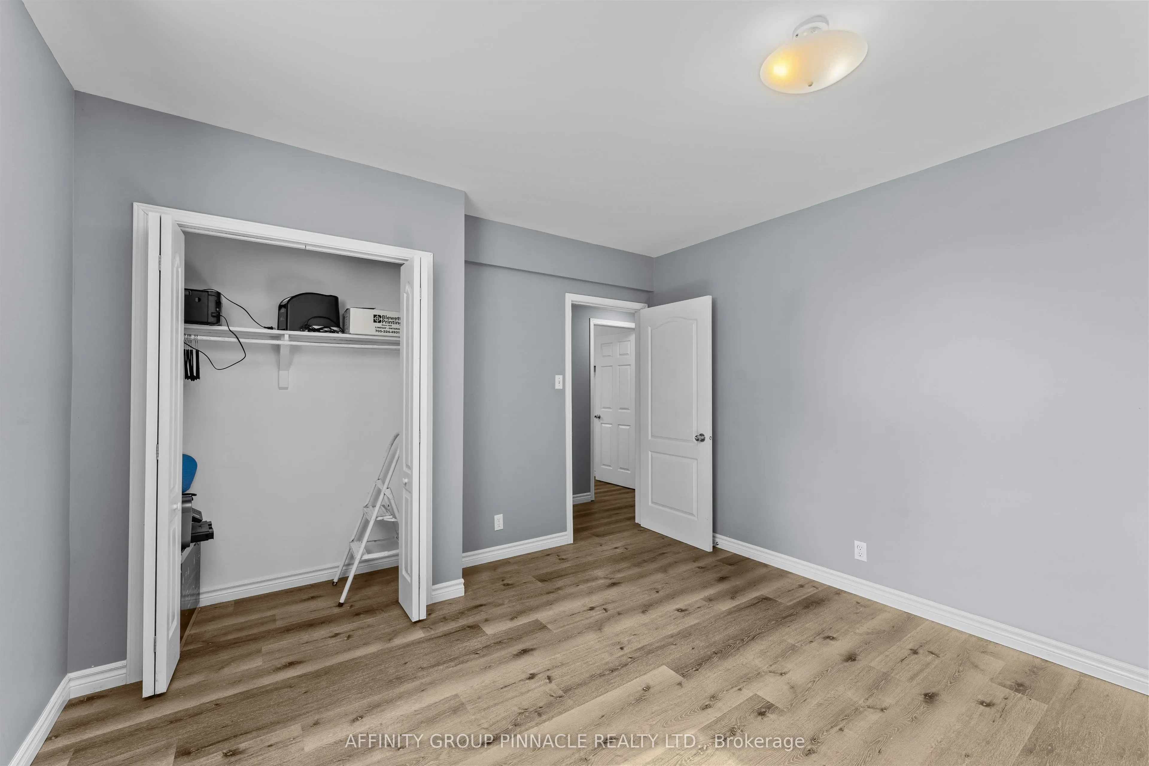 21 Alma Street N