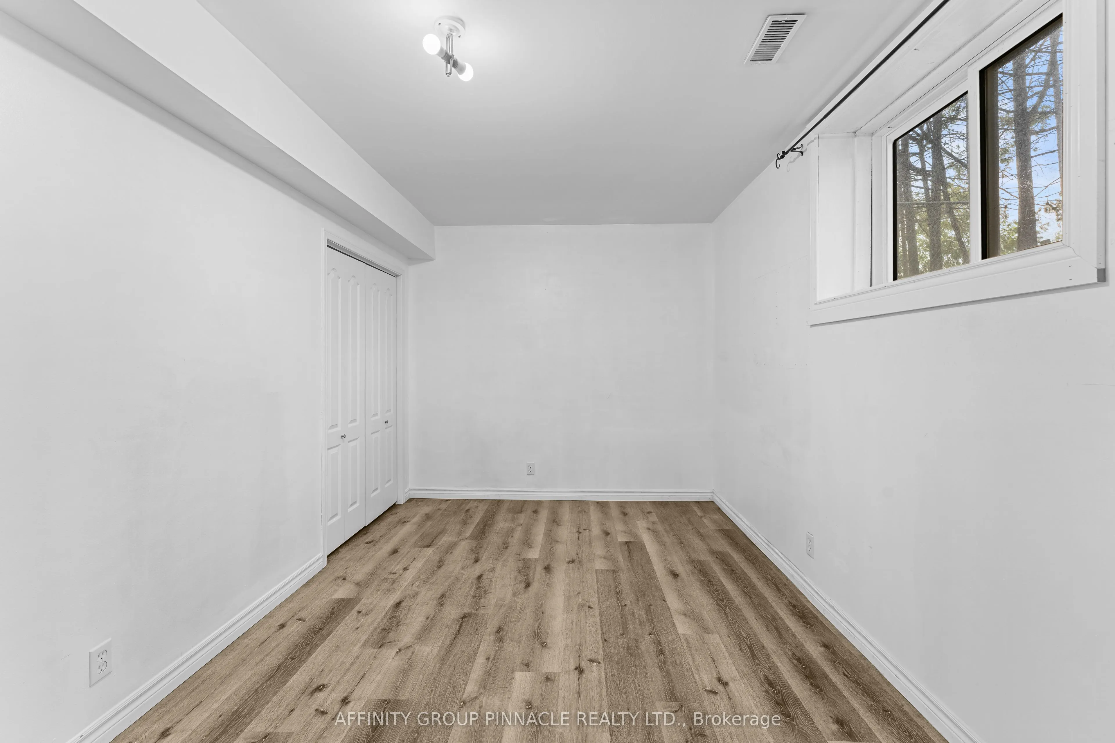 21 Alma Street N