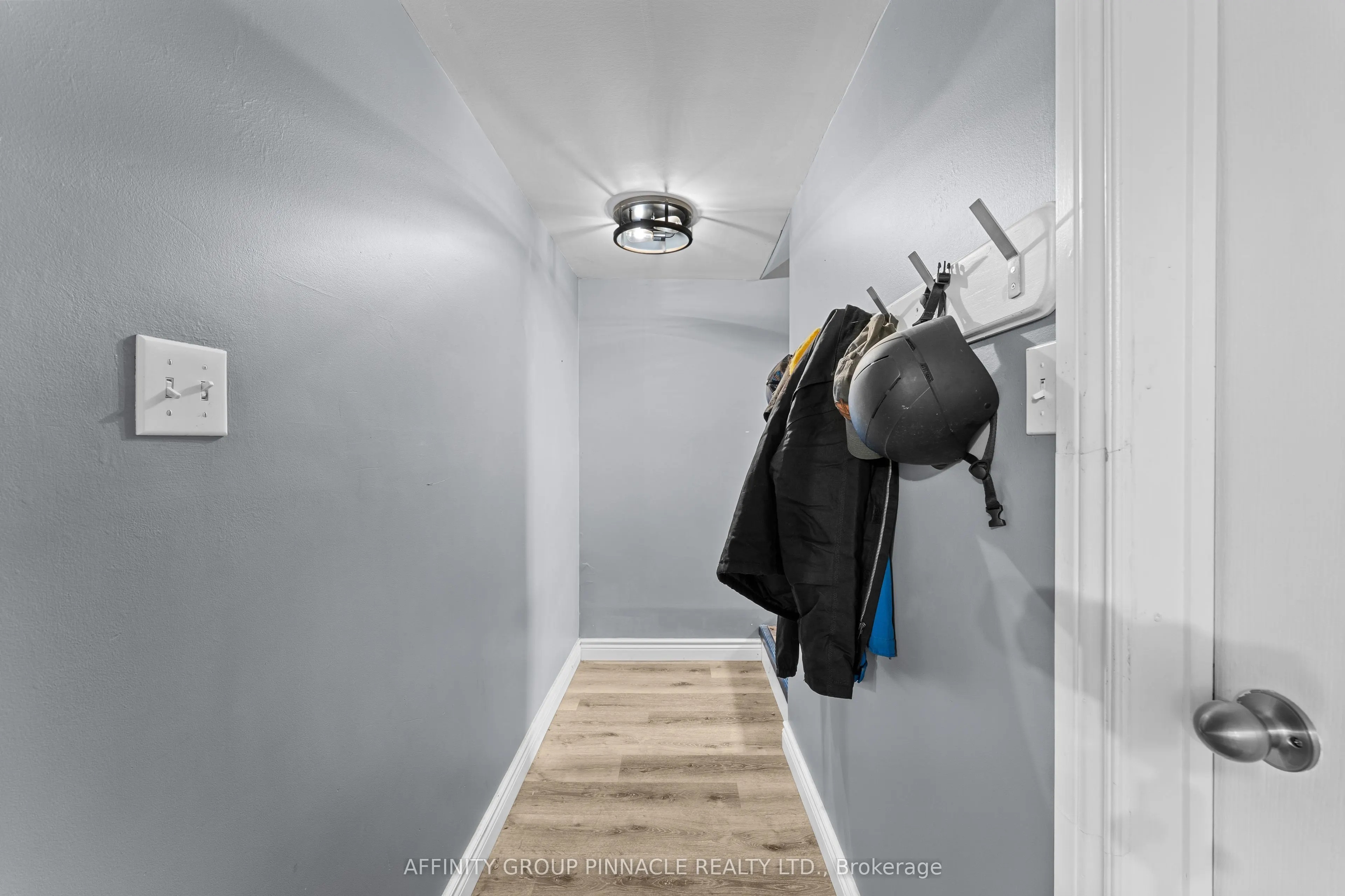 21 Alma Street N