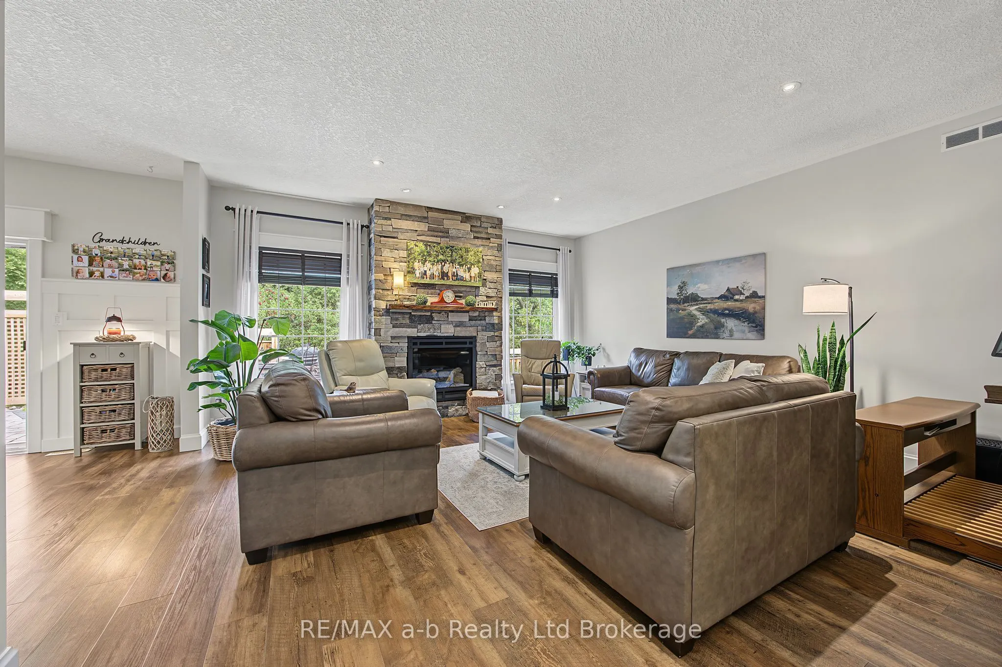 386087 Second Road