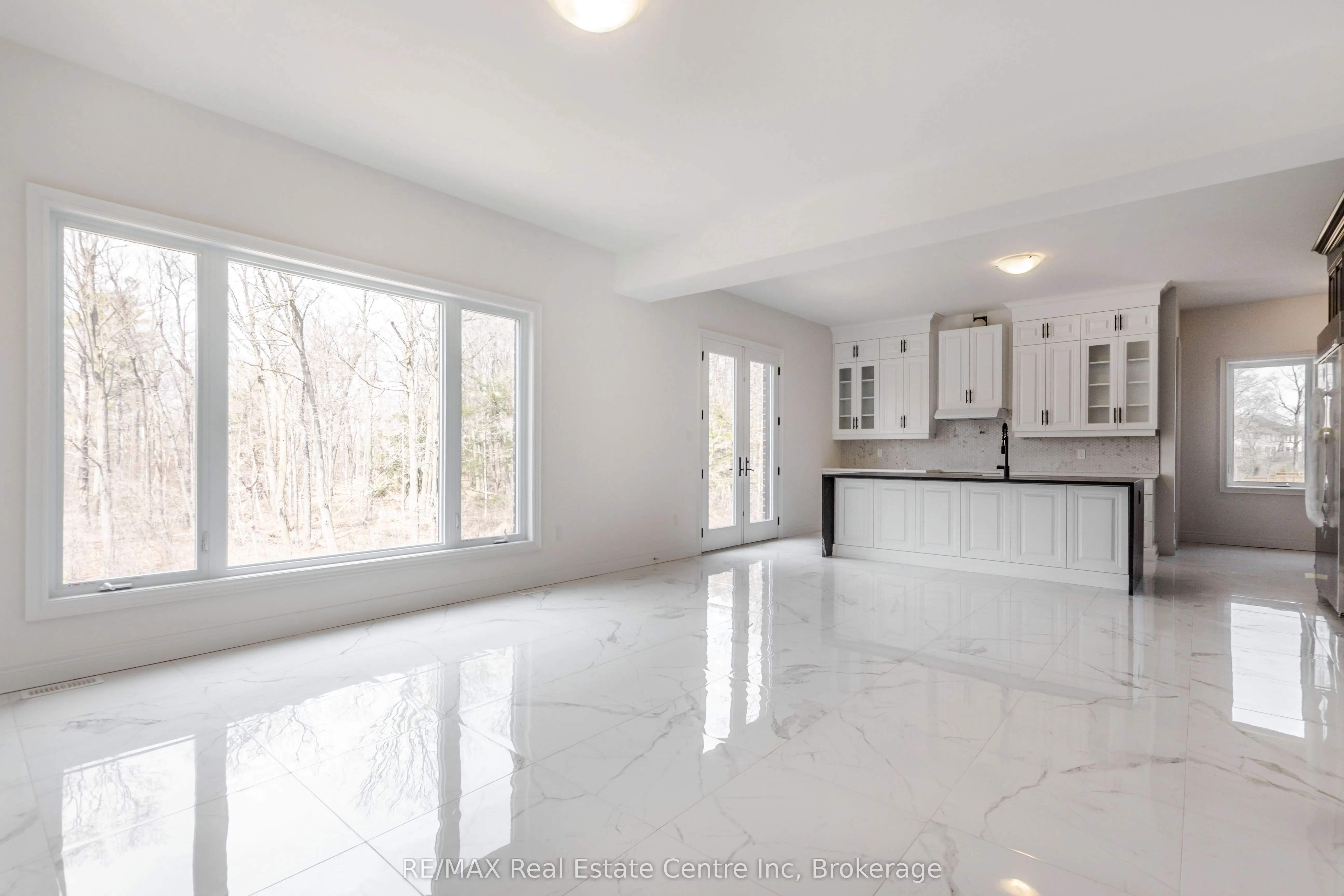 143 Ambrous Crescent