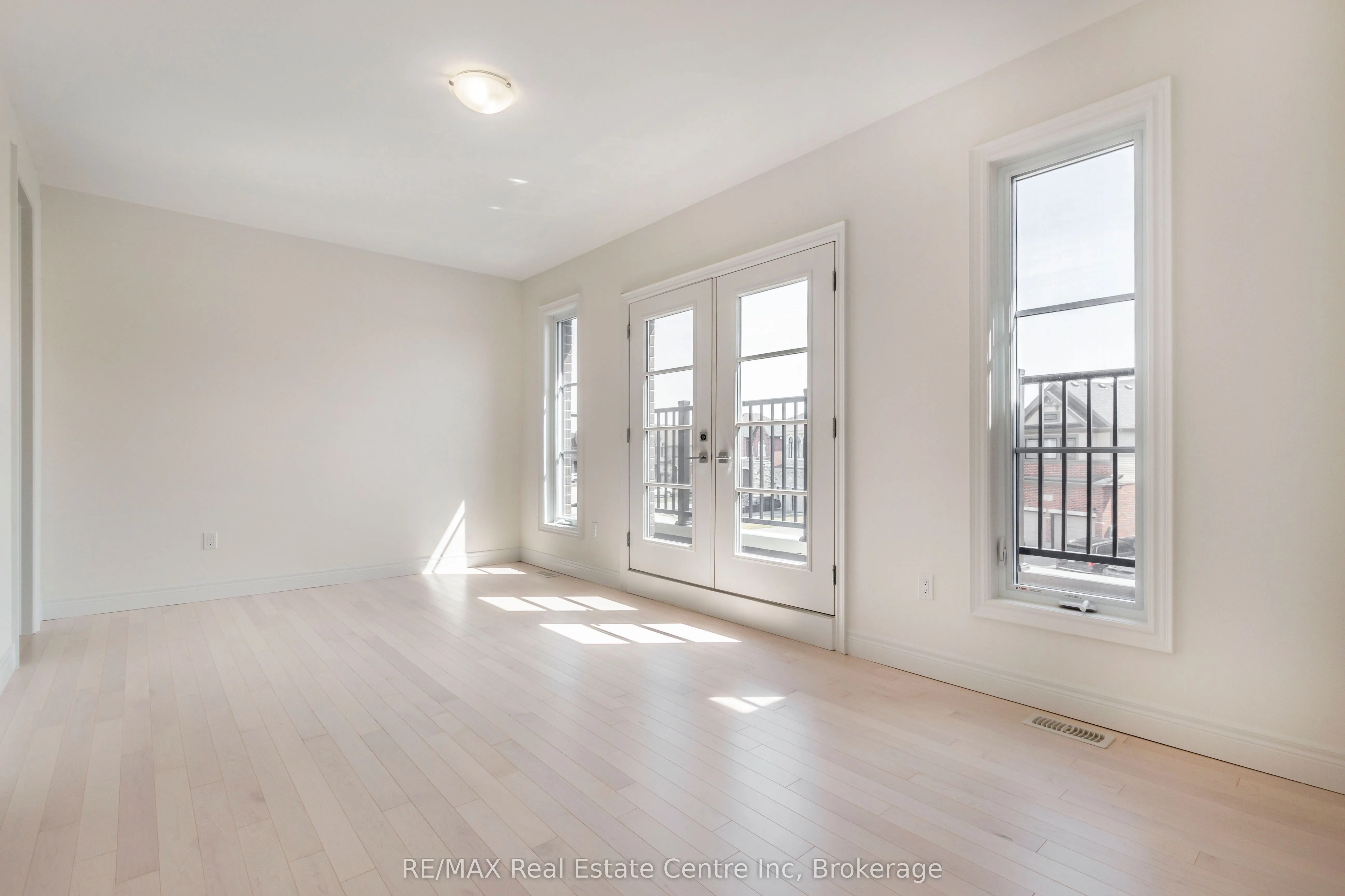 143 Ambrous Crescent