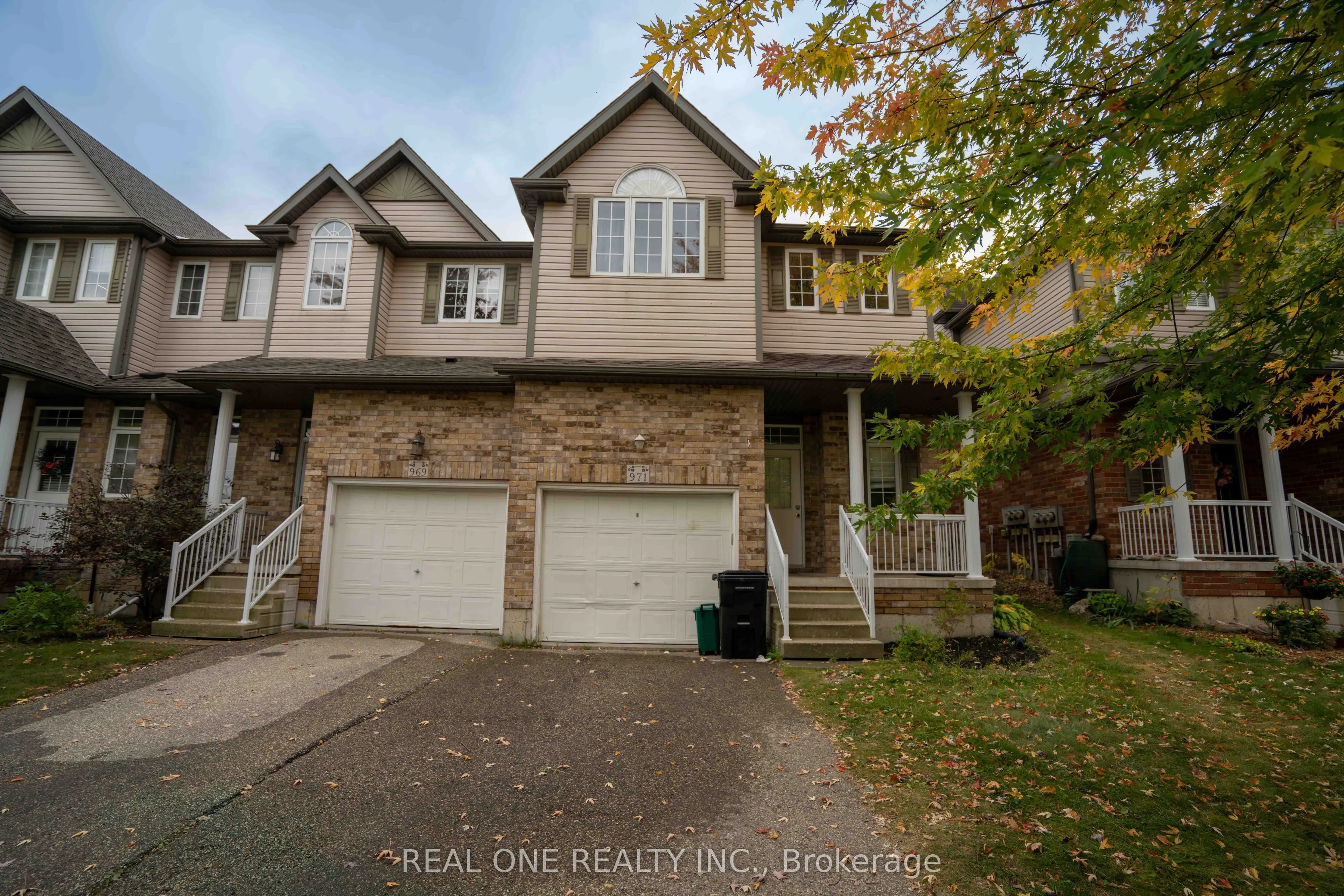 971 Creekside Drive