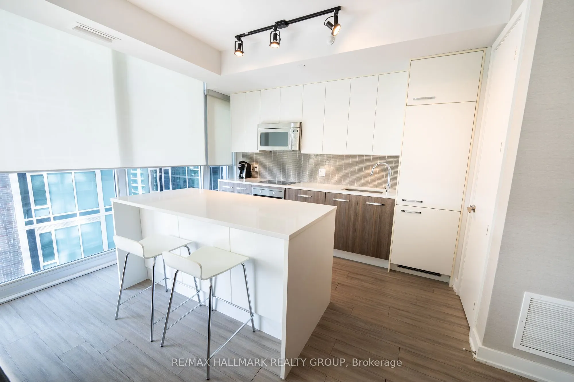 111 Champagne Avenue #611