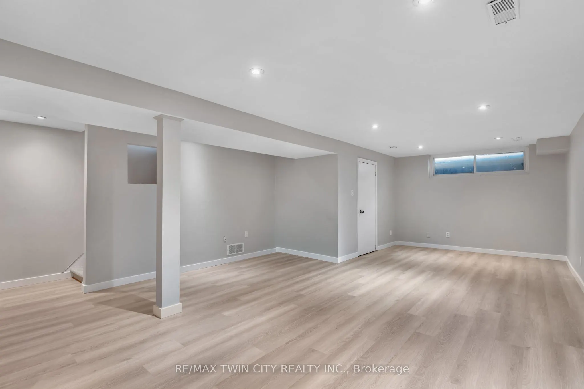 104 Ralgreen Crescent