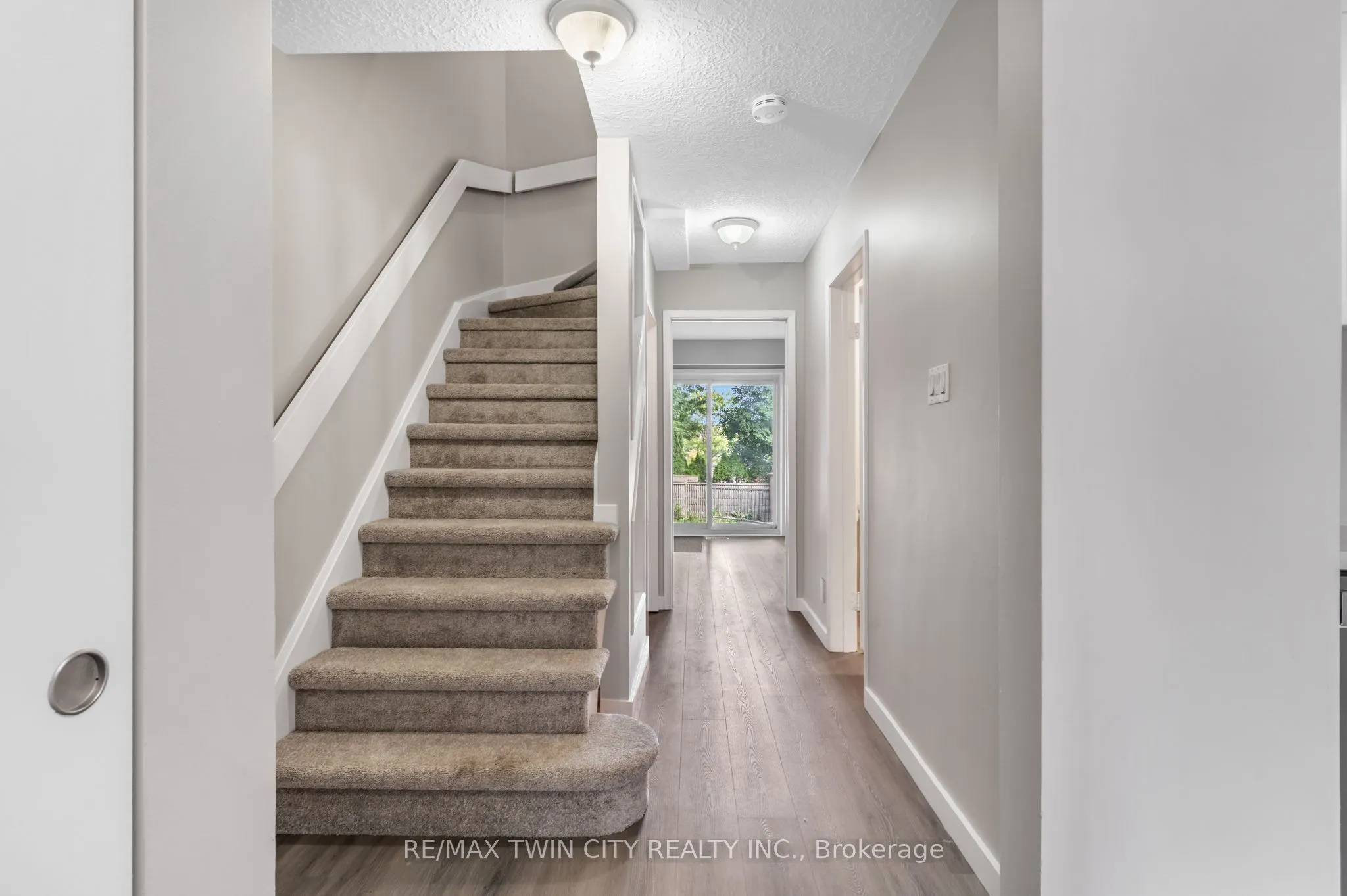 104 Ralgreen Crescent
