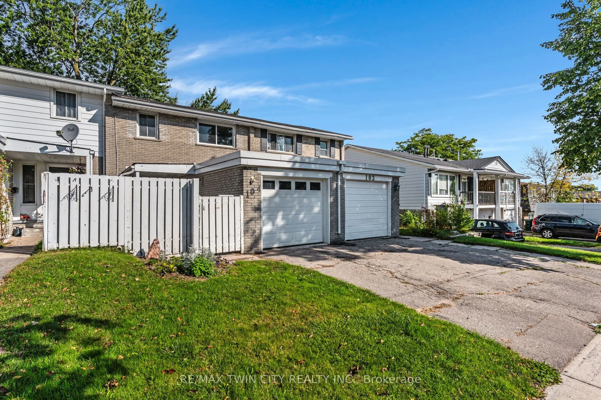 104 Ralgreen Crescent
