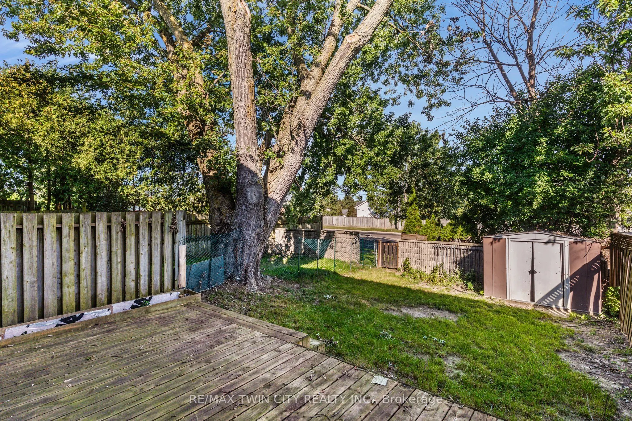 104 Ralgreen Crescent