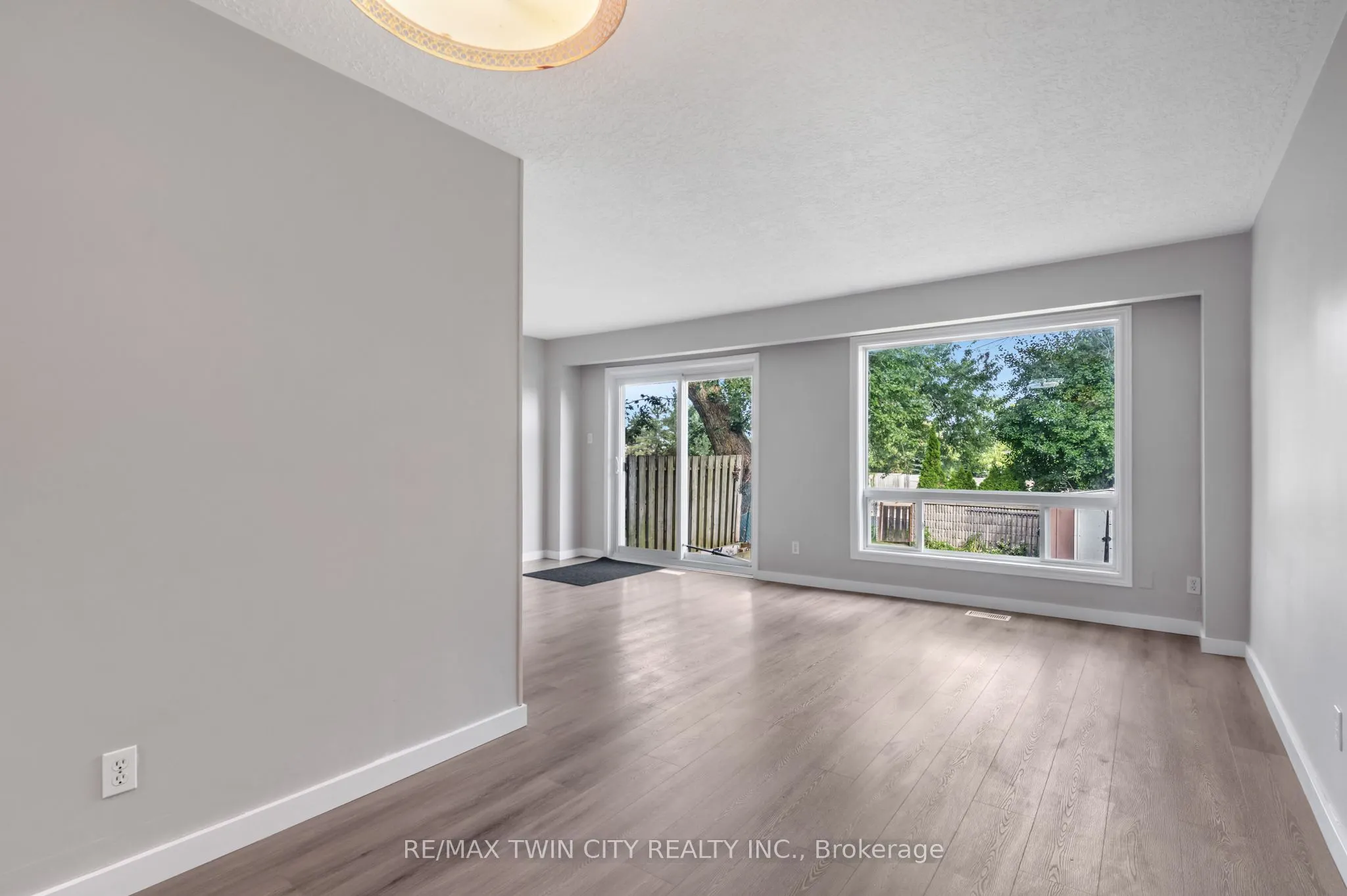 104 Ralgreen Crescent