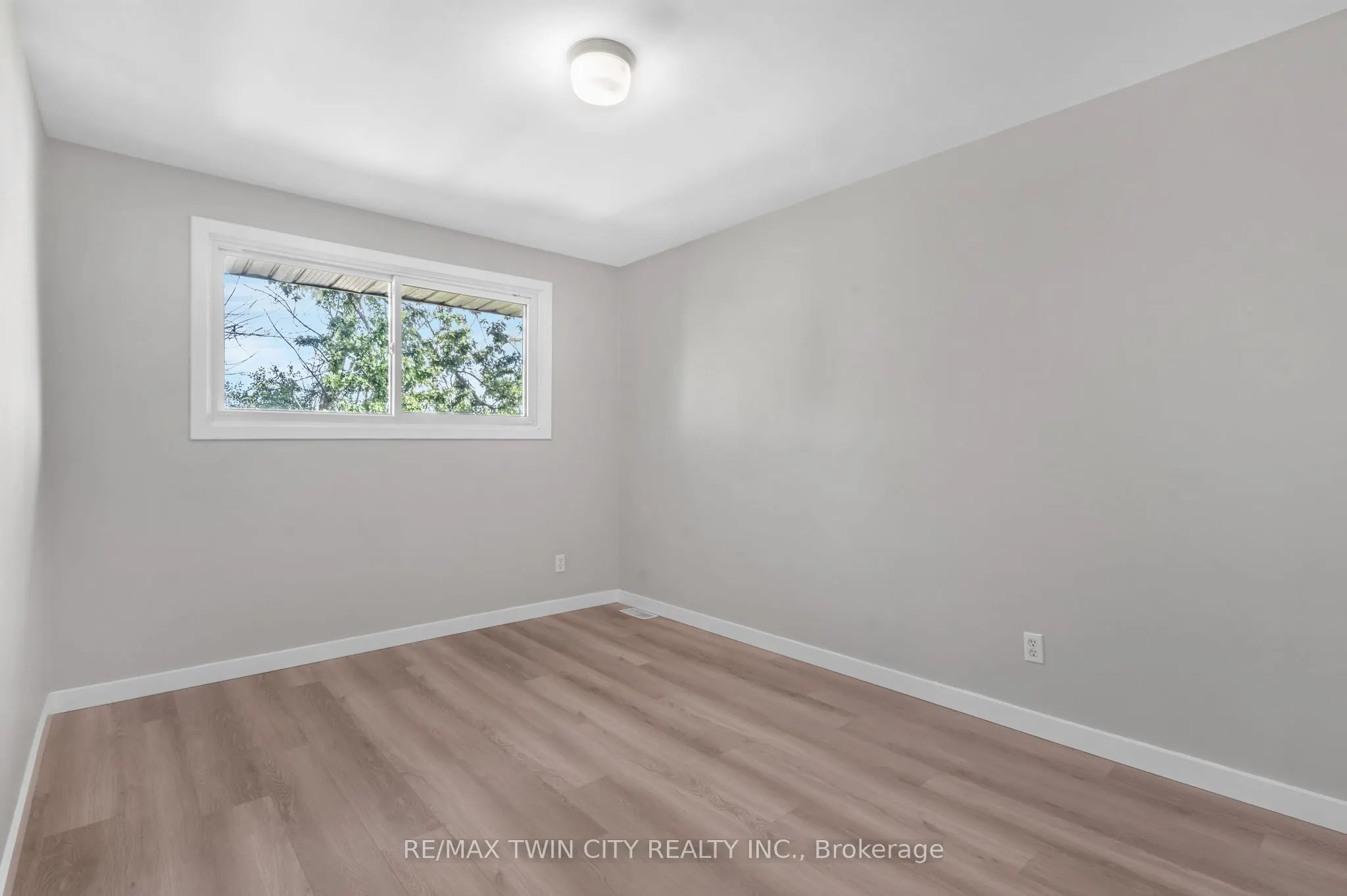104 Ralgreen Crescent