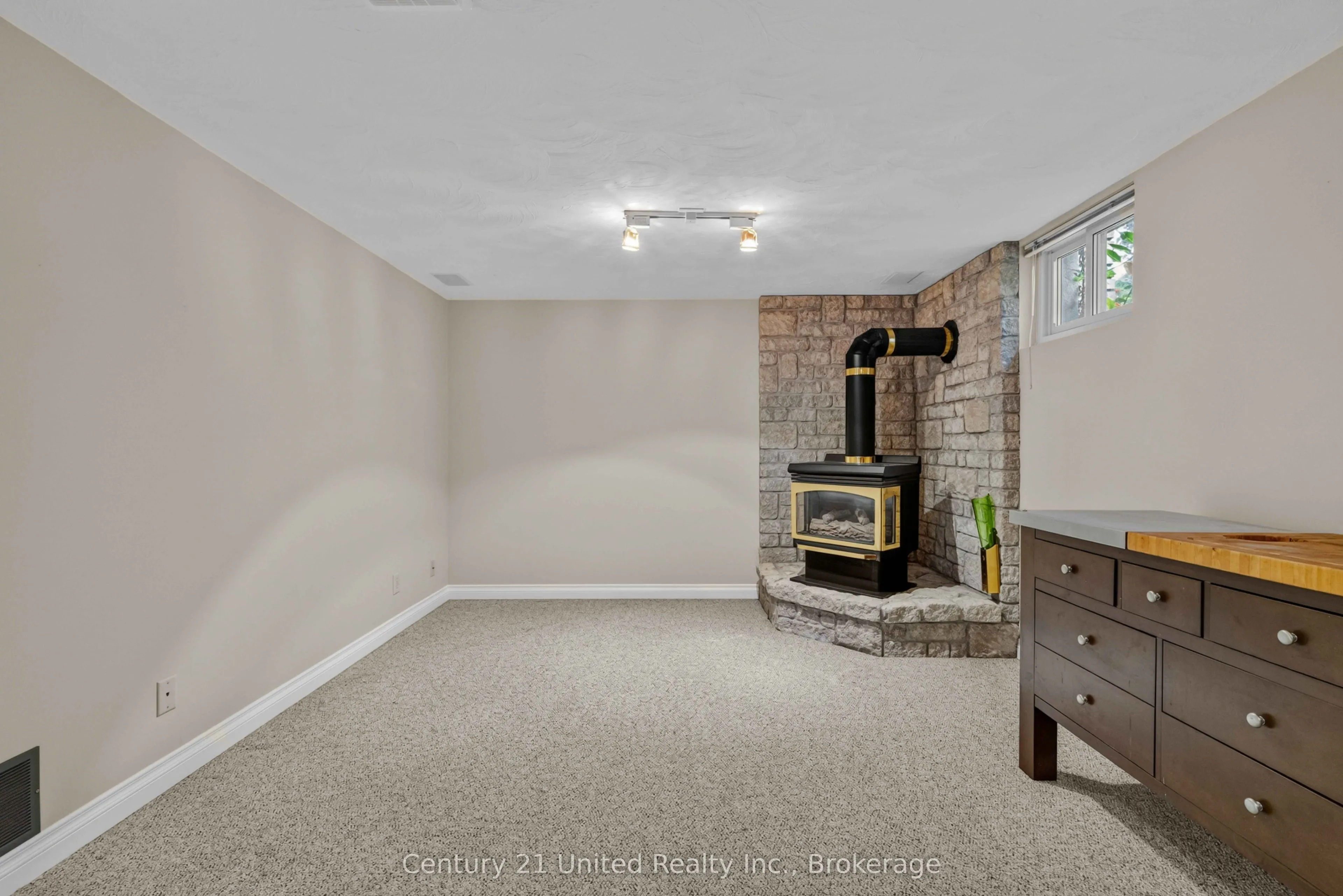 1203 ROYAL Drive