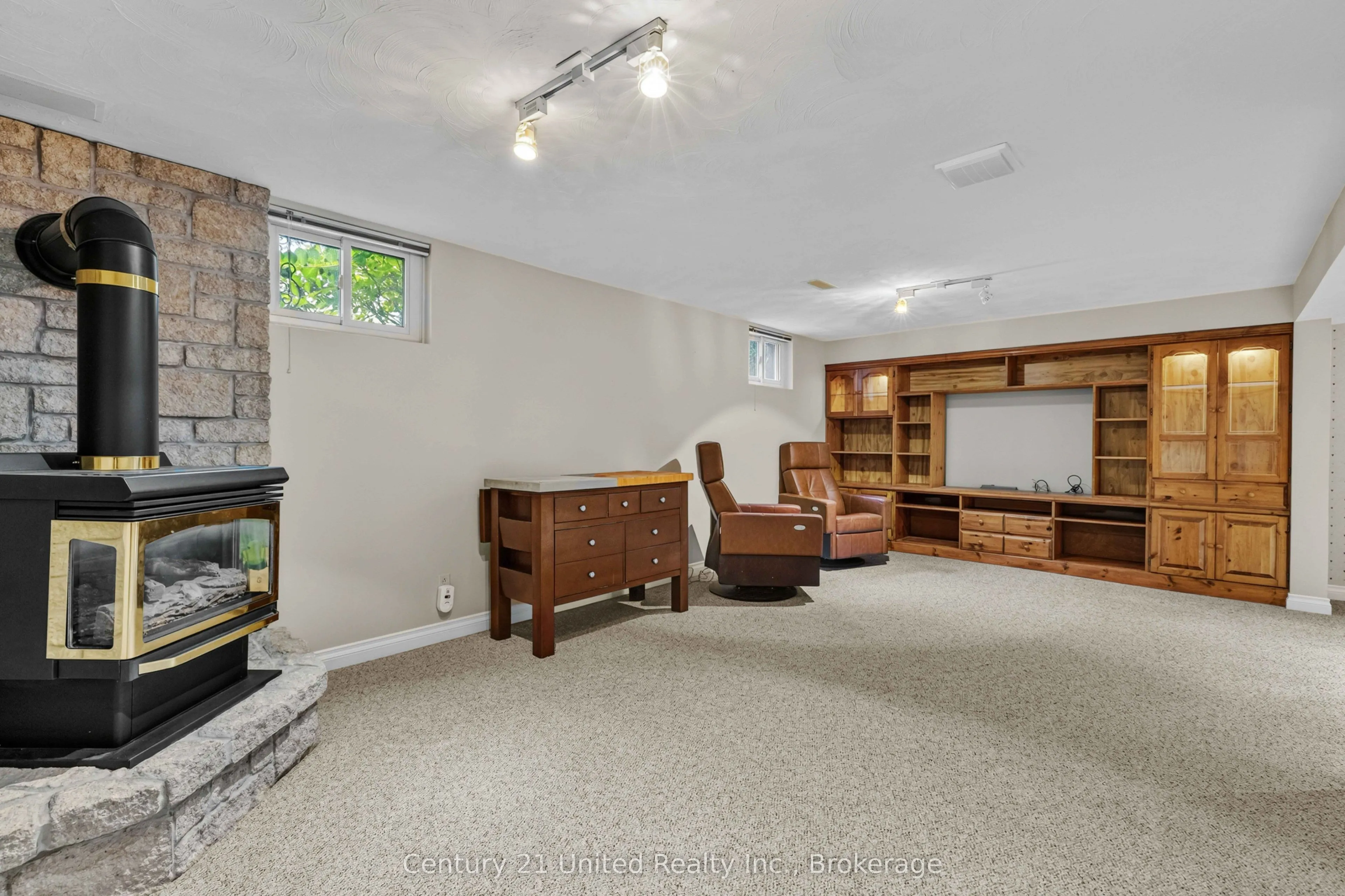 1203 ROYAL Drive
