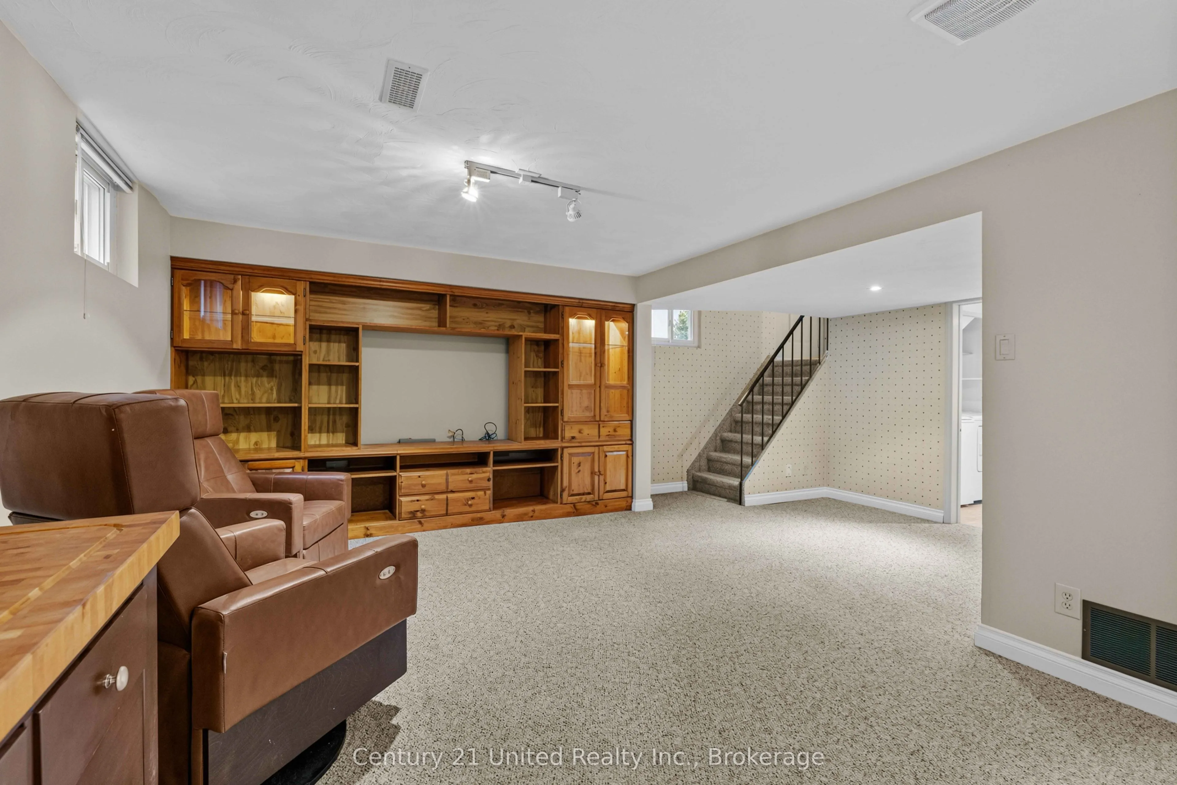 1203 ROYAL Drive