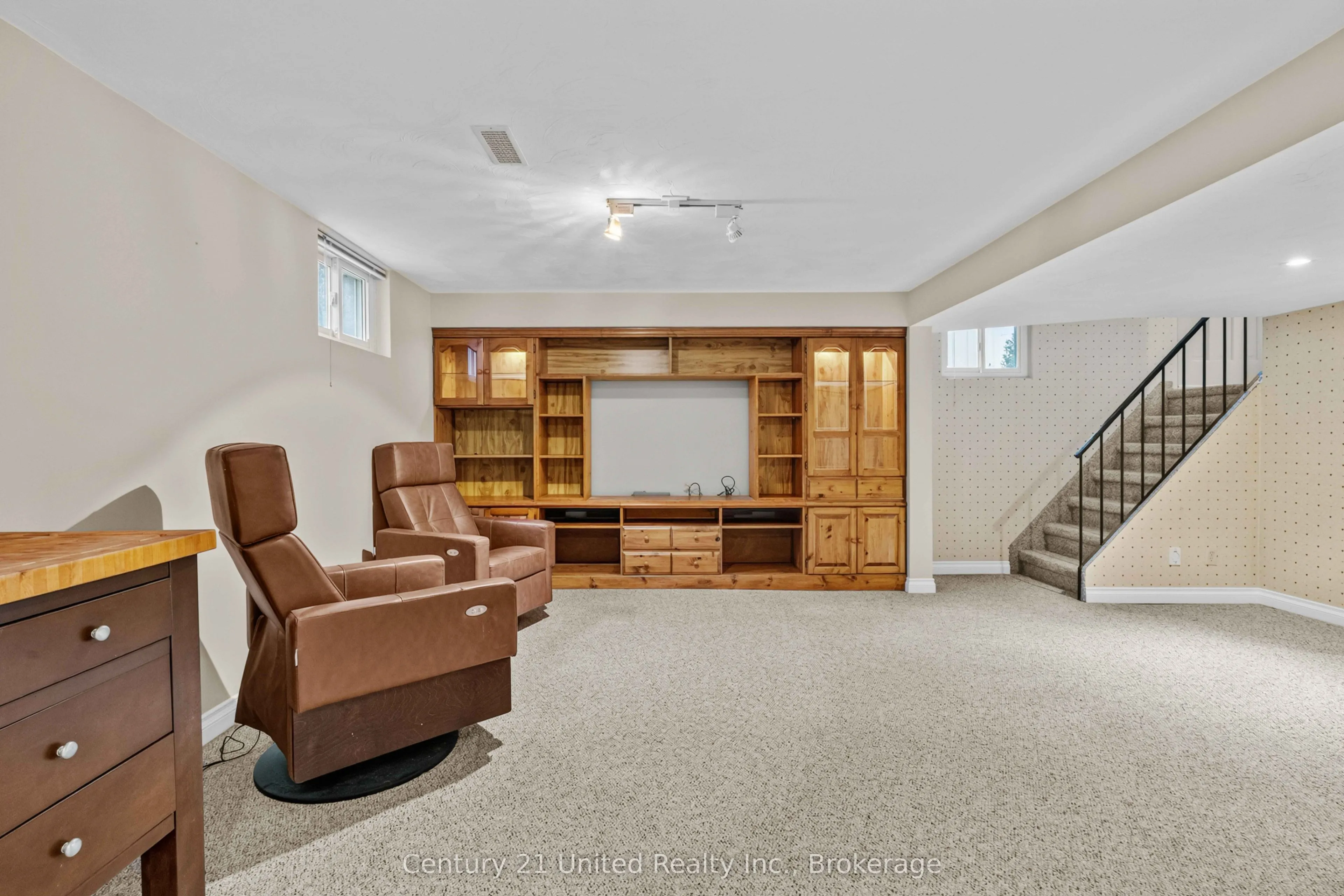 1203 ROYAL Drive