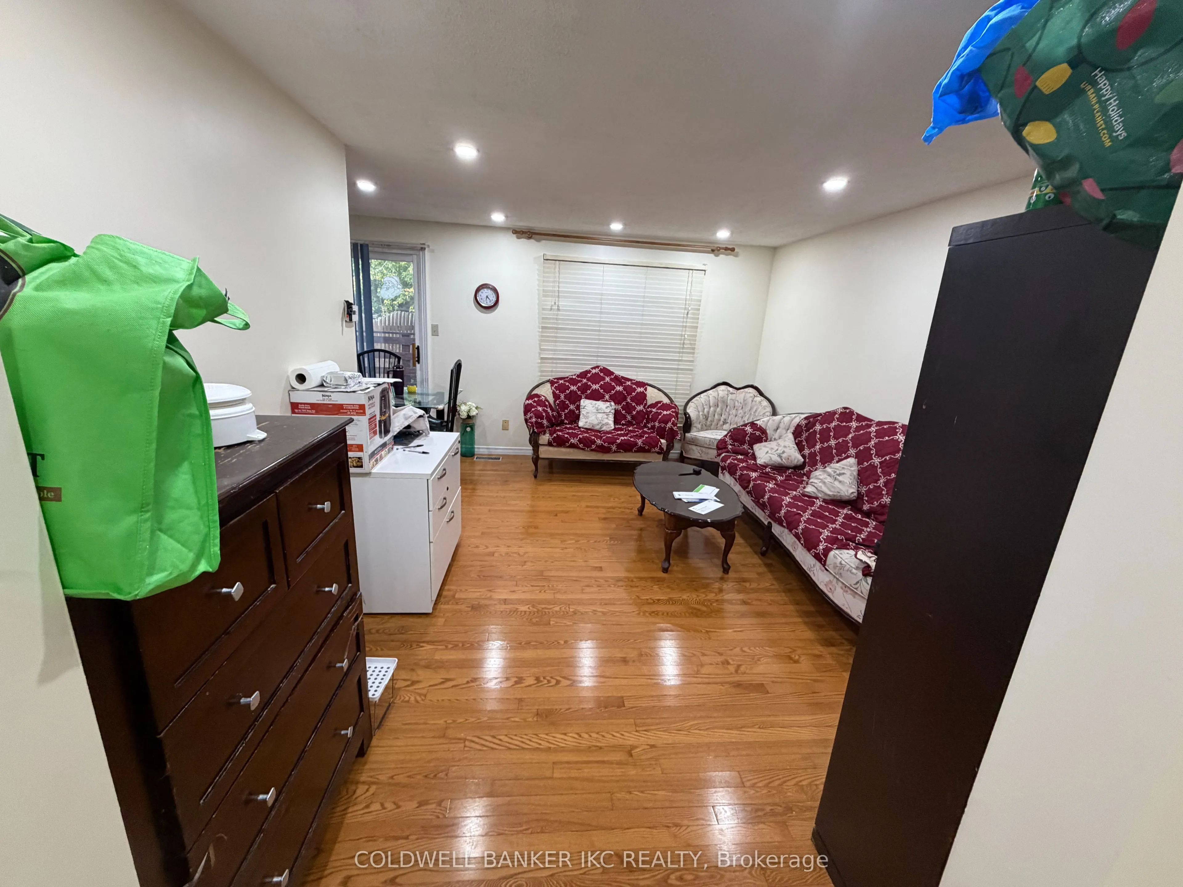 19 GRANDRIDGE Crescent