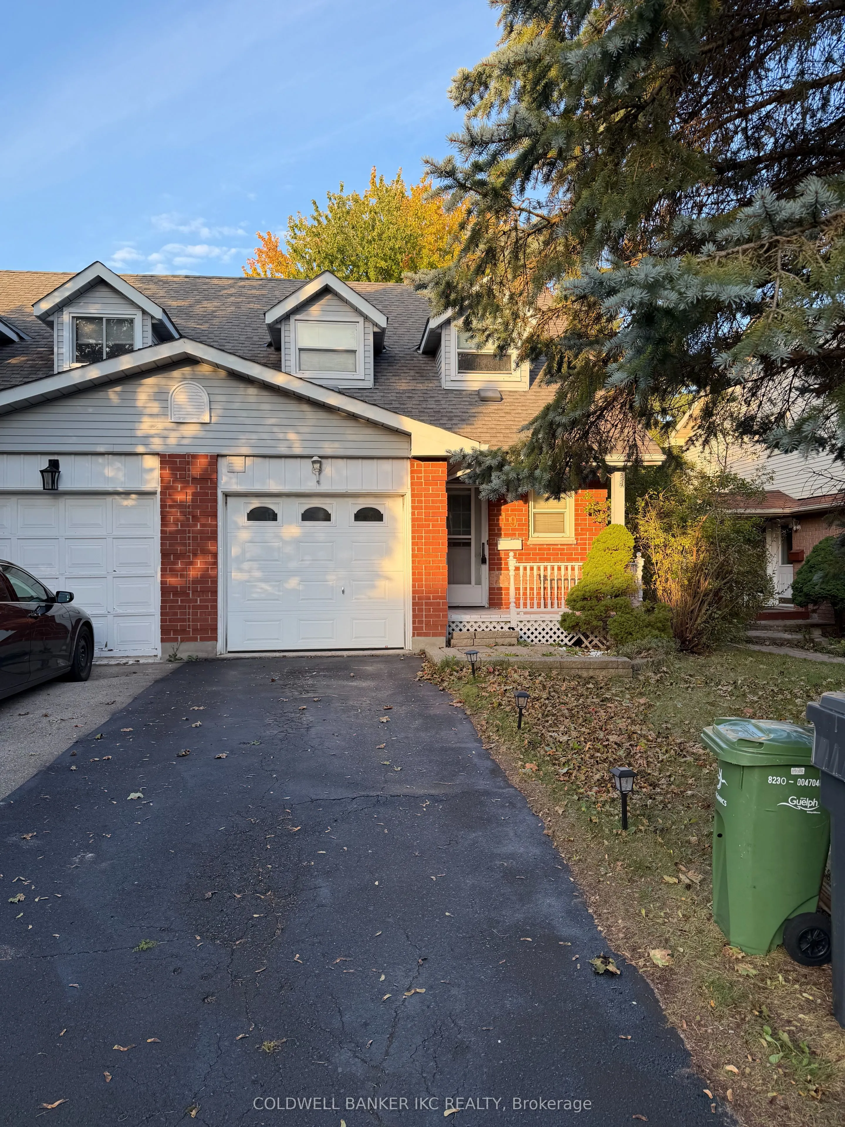 19 GRANDRIDGE Crescent