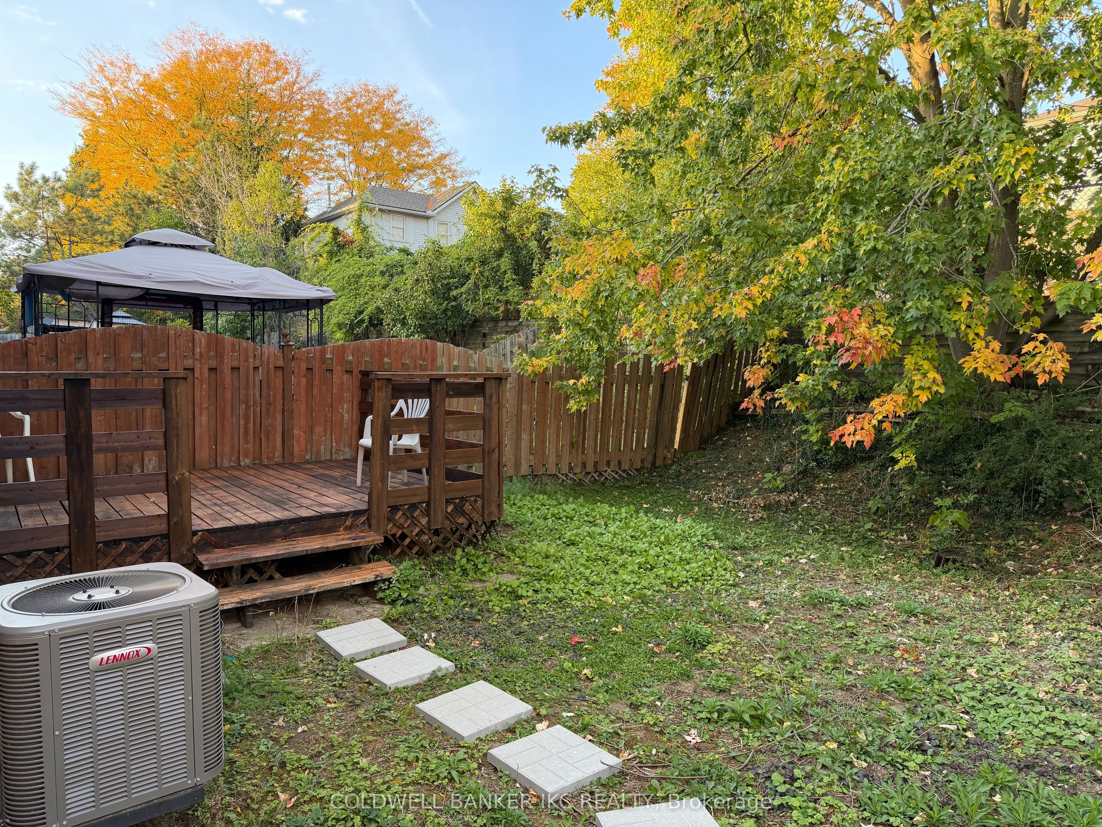 19 GRANDRIDGE Crescent