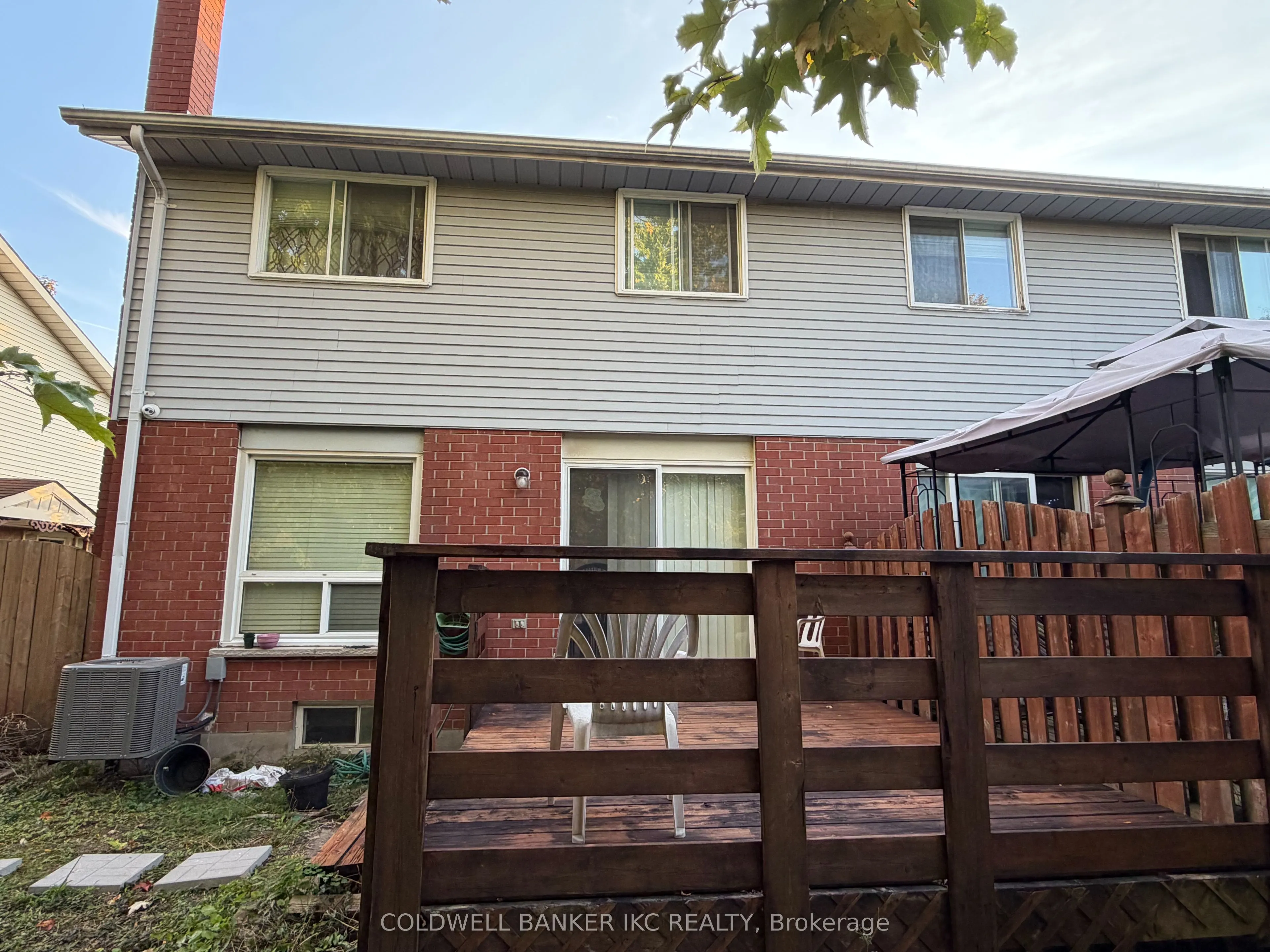 19 GRANDRIDGE Crescent