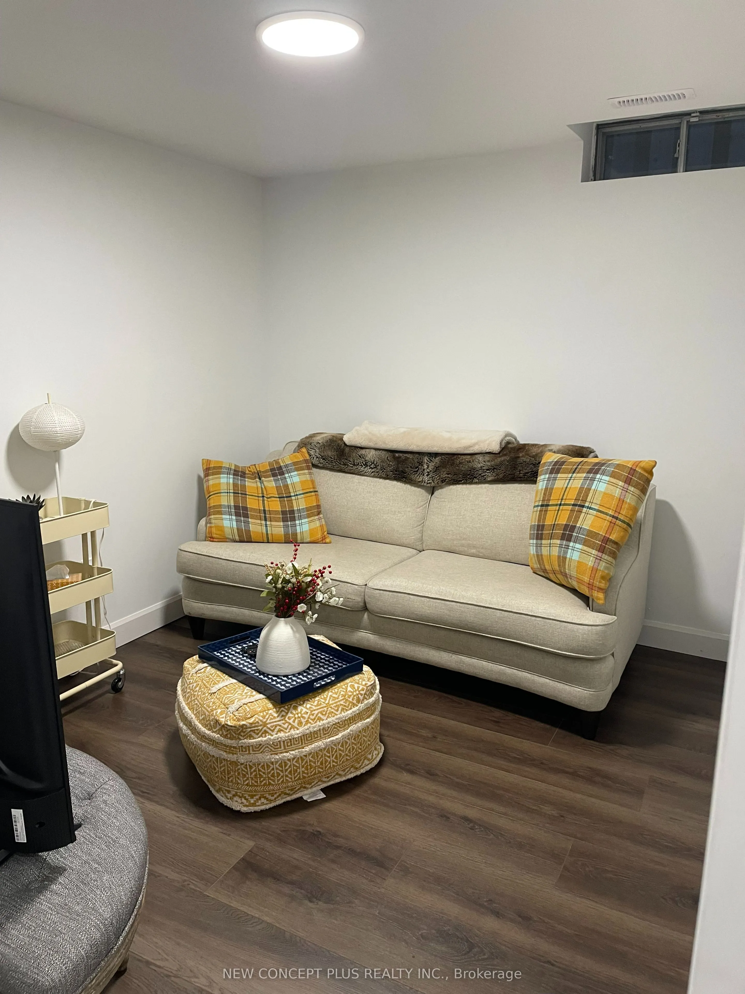41 Royaledge Way #Basement