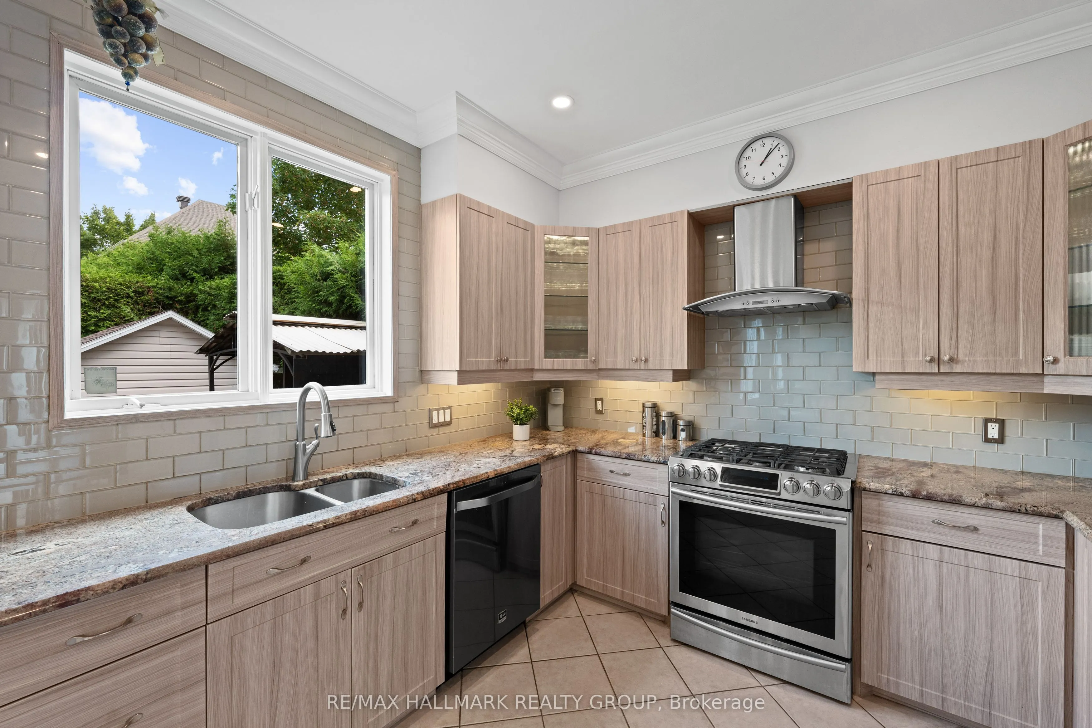 2104 Sandy Oaks Drive