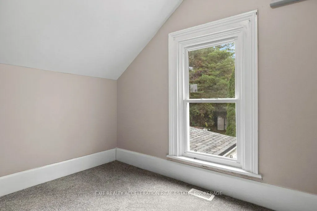 211 Bridge Street W