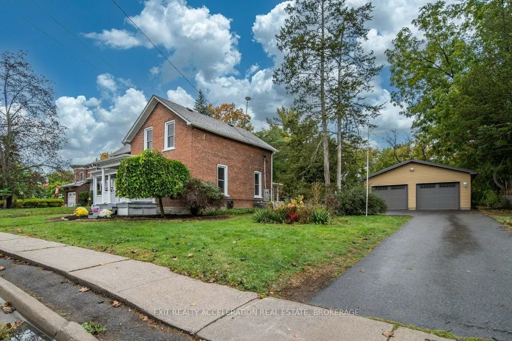 211 Bridge Street W